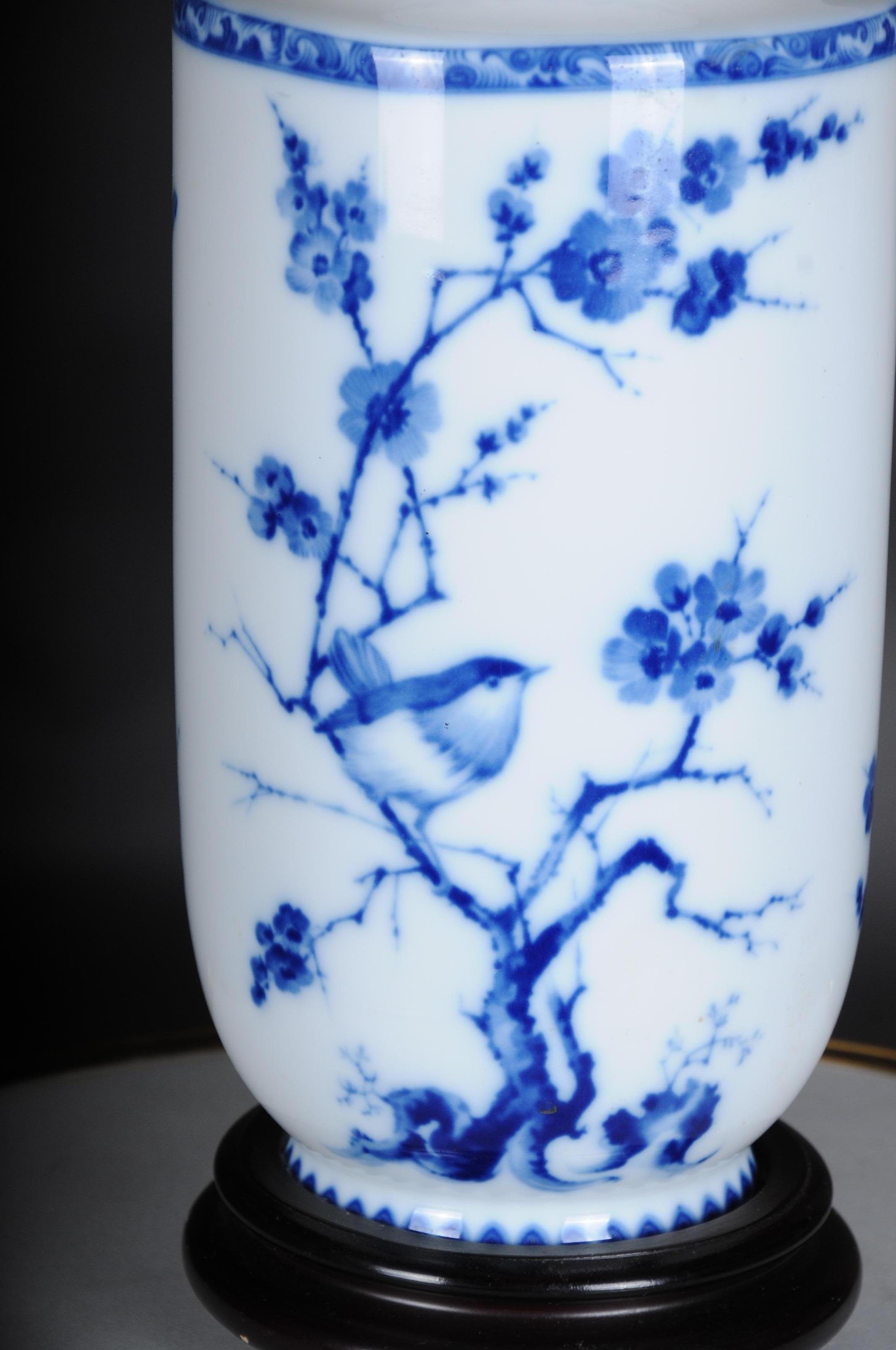 20ième siècle Paire de lampes de table ou lampes de bureau asiatiques en porcelaine, Art asiatique du XXe siècle