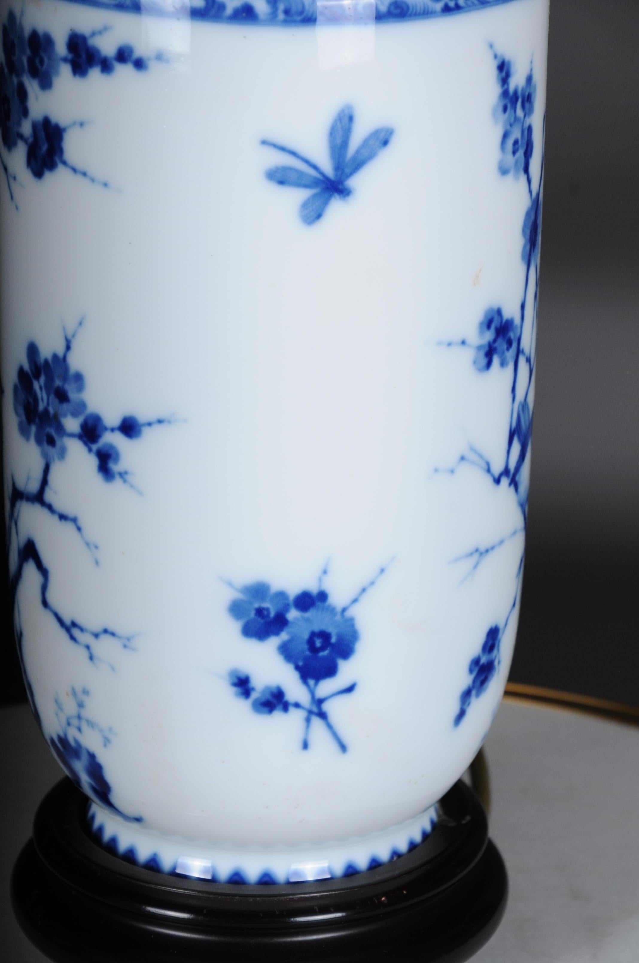 Paire de lampes de table ou lampes de bureau asiatiques en porcelaine, Art asiatique du XXe siècle en vente 2