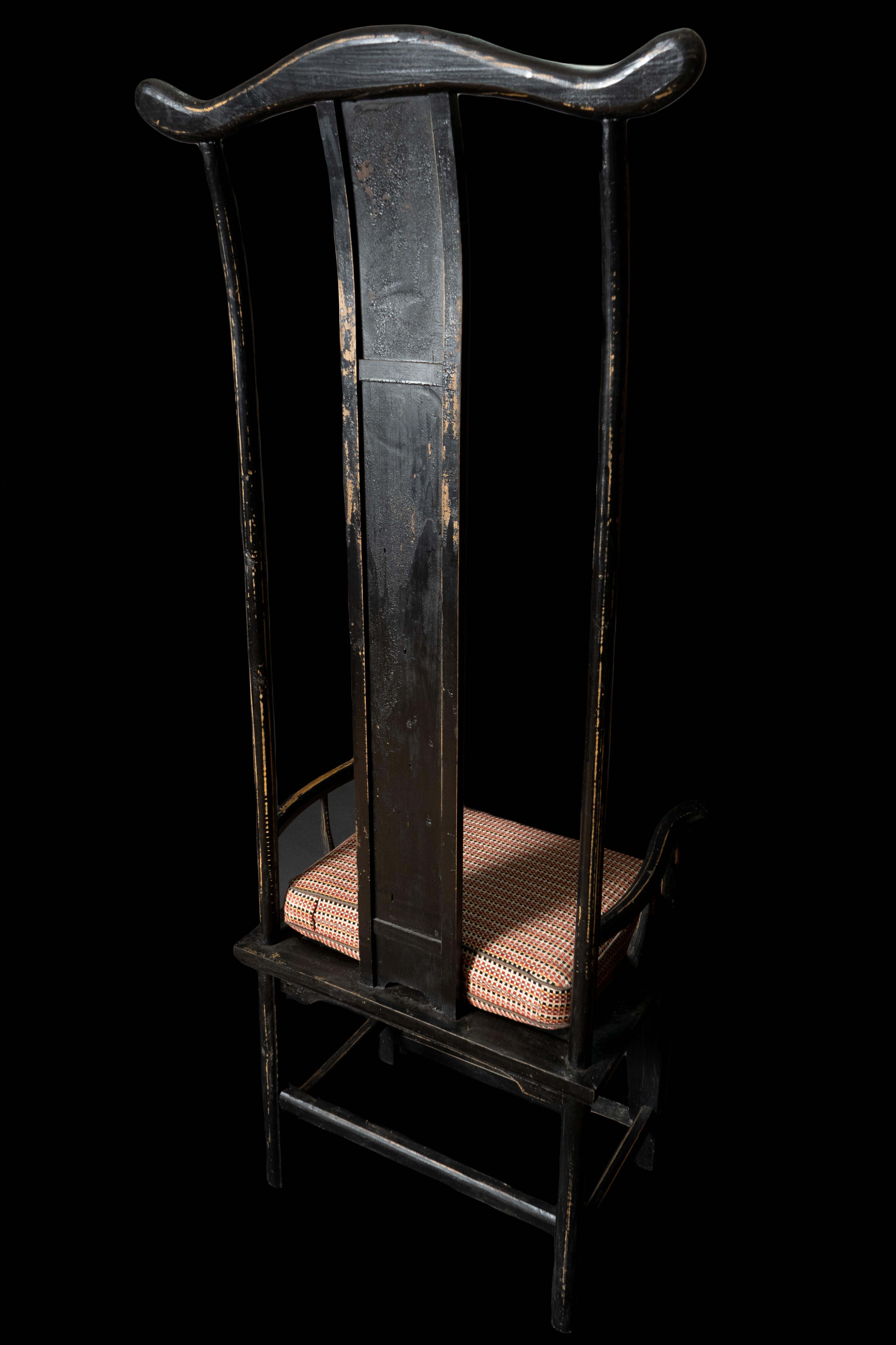 XIX secolo Pair of Asian Oversized Throne Chairs with Exaggerated Backs