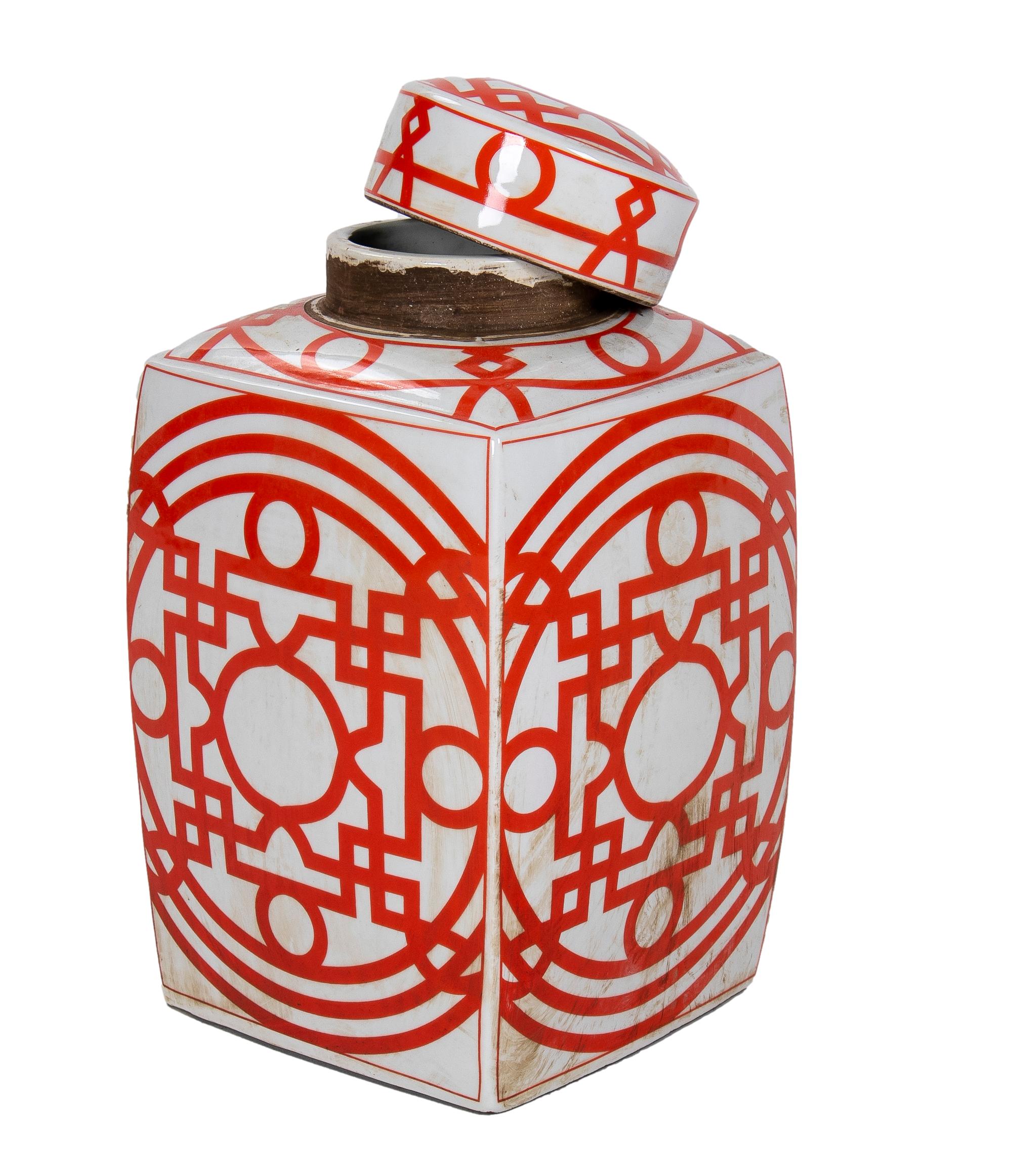 Pair of Asian White Glazed Porcelain Urns w/ Red Geometric Decorations & Lids In New Condition For Sale In Marbella, ES