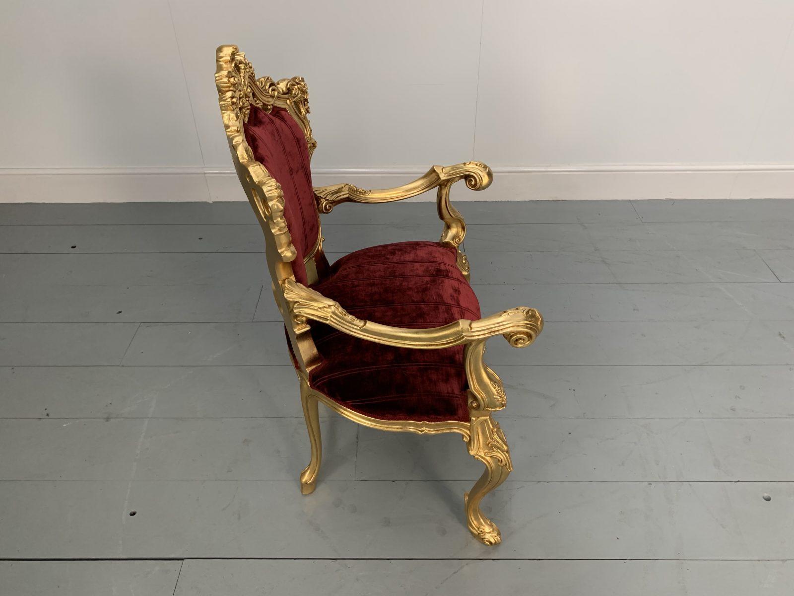 Coppia di poltrone rococò barocche Asnaghi Fauteuil in velluto cremisi e dorato in vendita 3