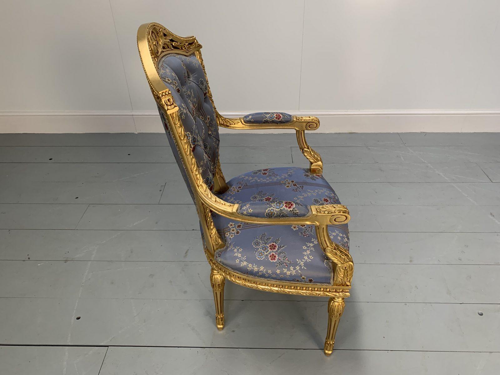 Paire de fauteuils baroques rococo Asnaghi Fauteuil en soie à motifs floraux et dorés en vente 3
