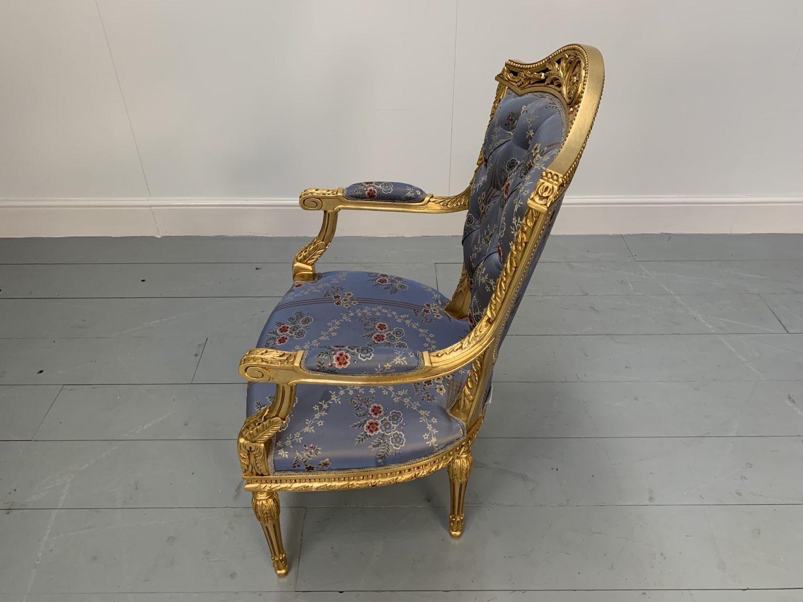 Paire de fauteuils baroques rococo Asnaghi Fauteuil en soie à motifs floraux et dorés en vente 4