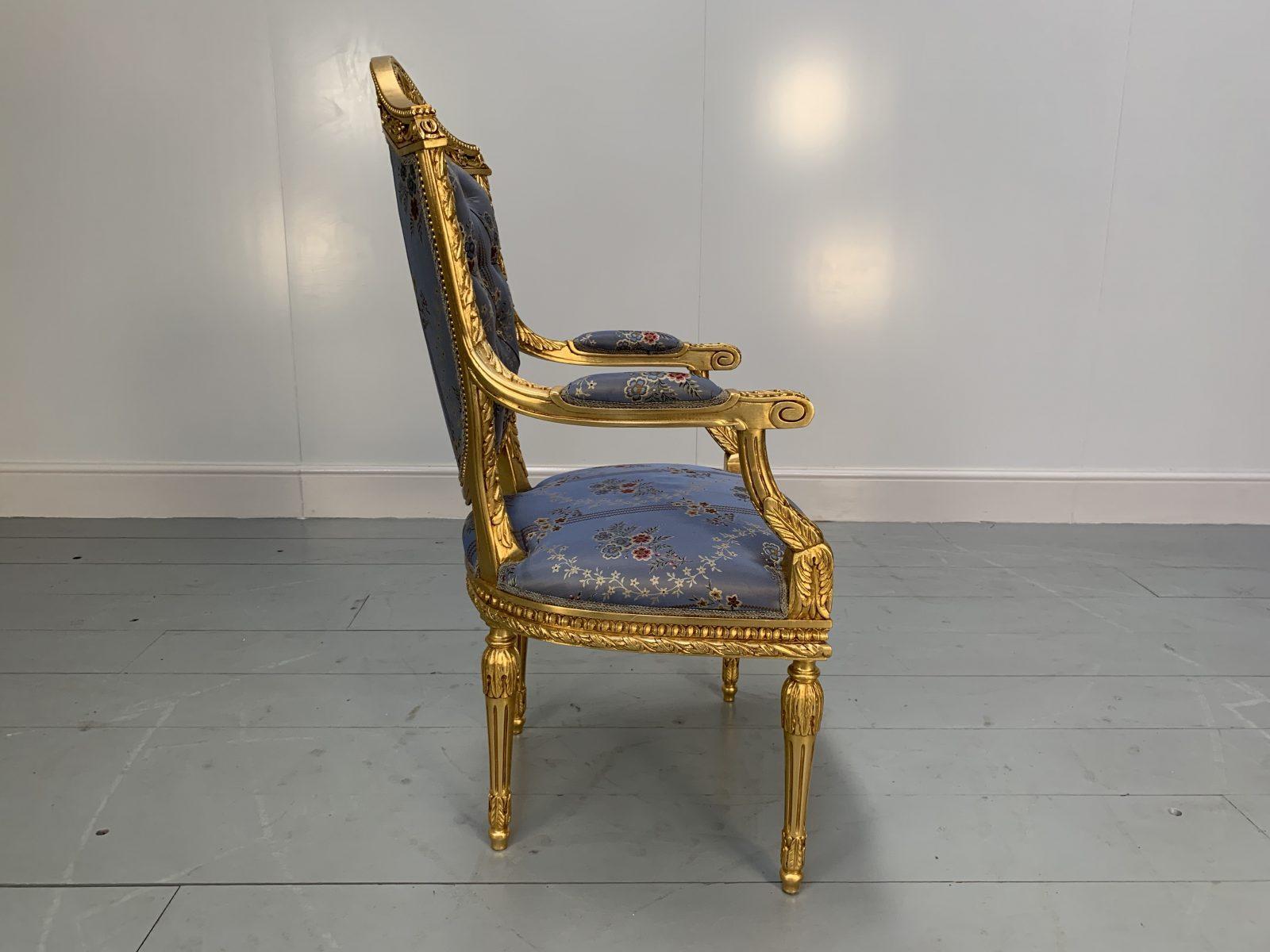 Soie Paire de fauteuils baroques rococo Asnaghi Fauteuil en soie à motifs floraux et dorés en vente