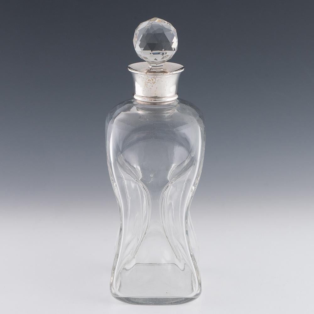 Überschrift : Paar Asprey Dekanter - Scrooge Dekanter  oder Glug Glug, wenn Sie 300 mit silbernen Halsbändern bevorzugen
Datum: 1903 in London für Asprey gestempelt
Herkunft : London, England
Merkmale der Schale : Dagobert-Form mit vierfacher