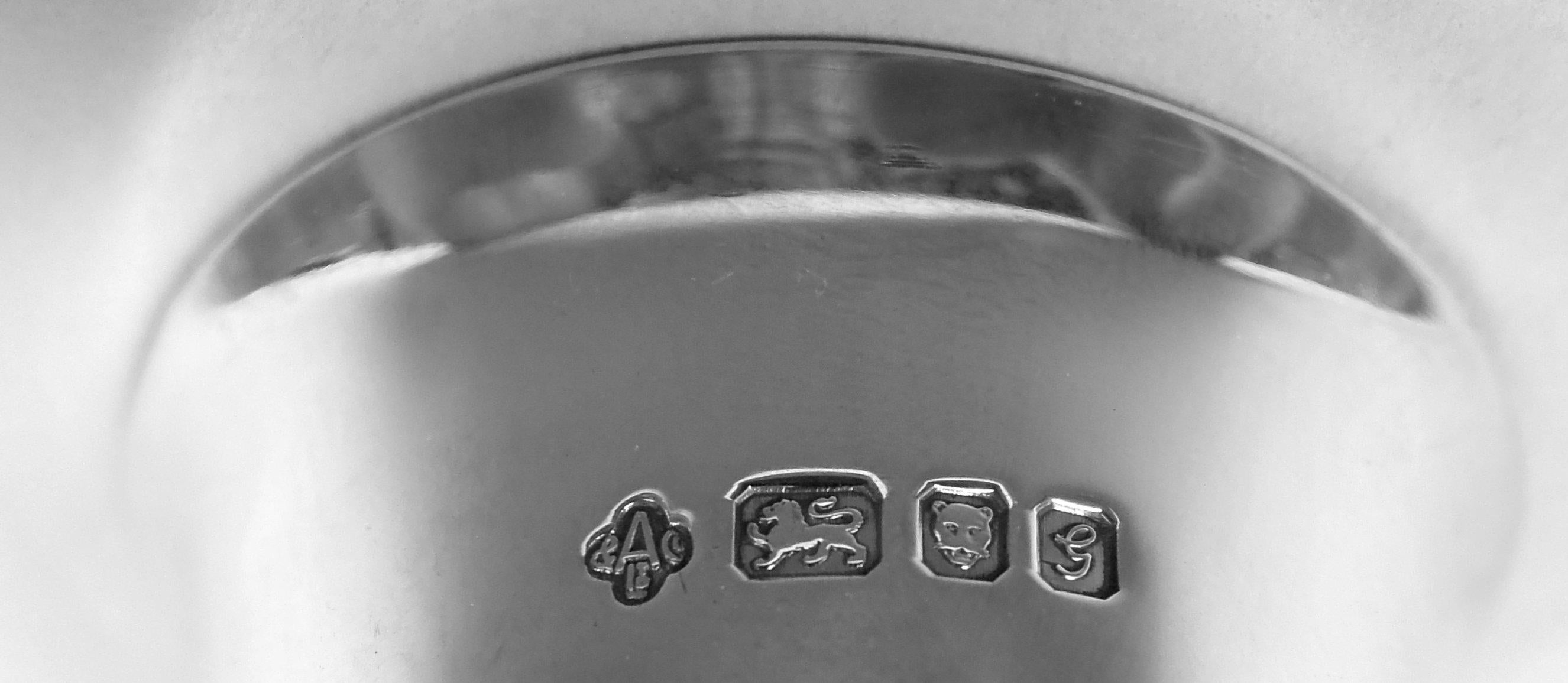 Paar englische klassische Cocktailbecher aus Sterlingsilber von Asprey, 1981 im Angebot 5