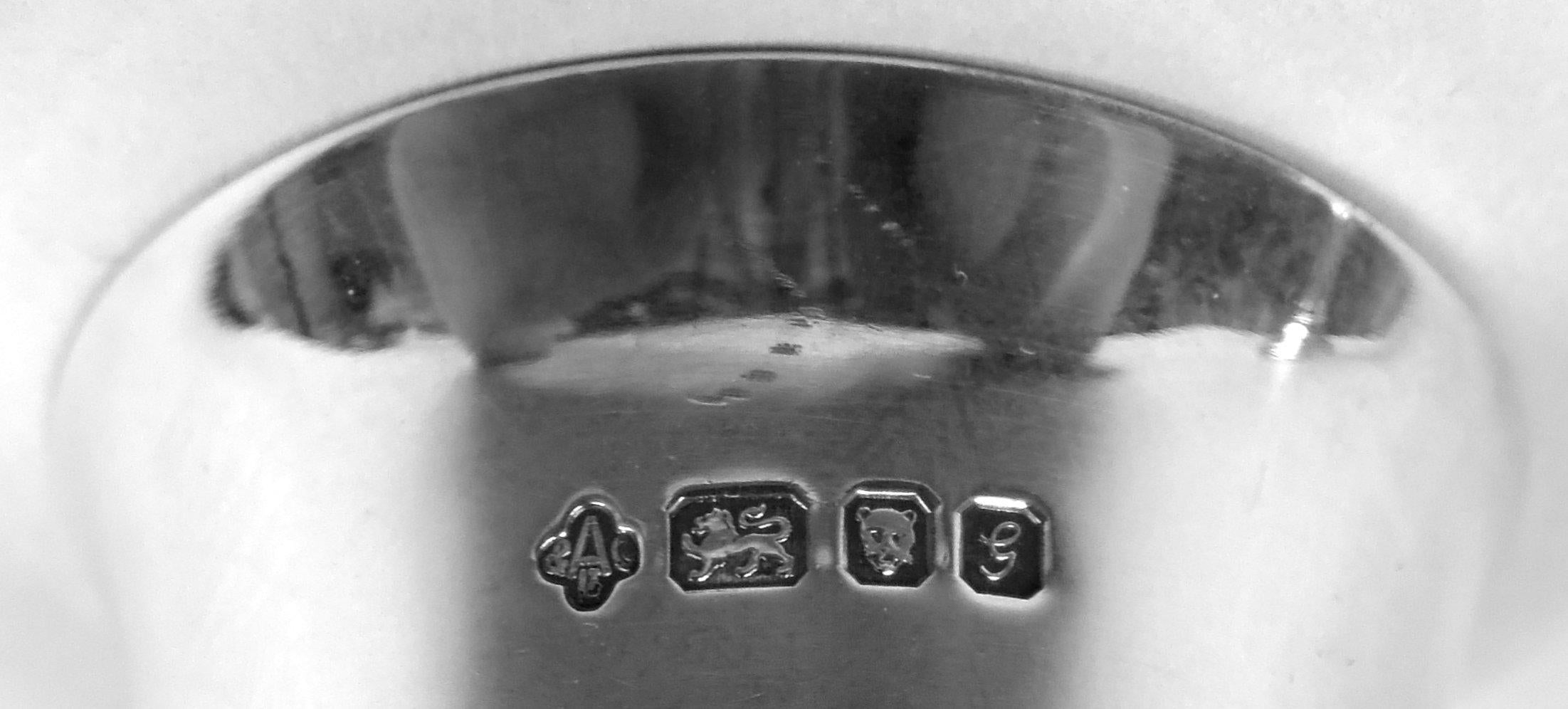Paar englische klassische Cocktailbecher aus Sterlingsilber von Asprey, 1981 im Angebot 6