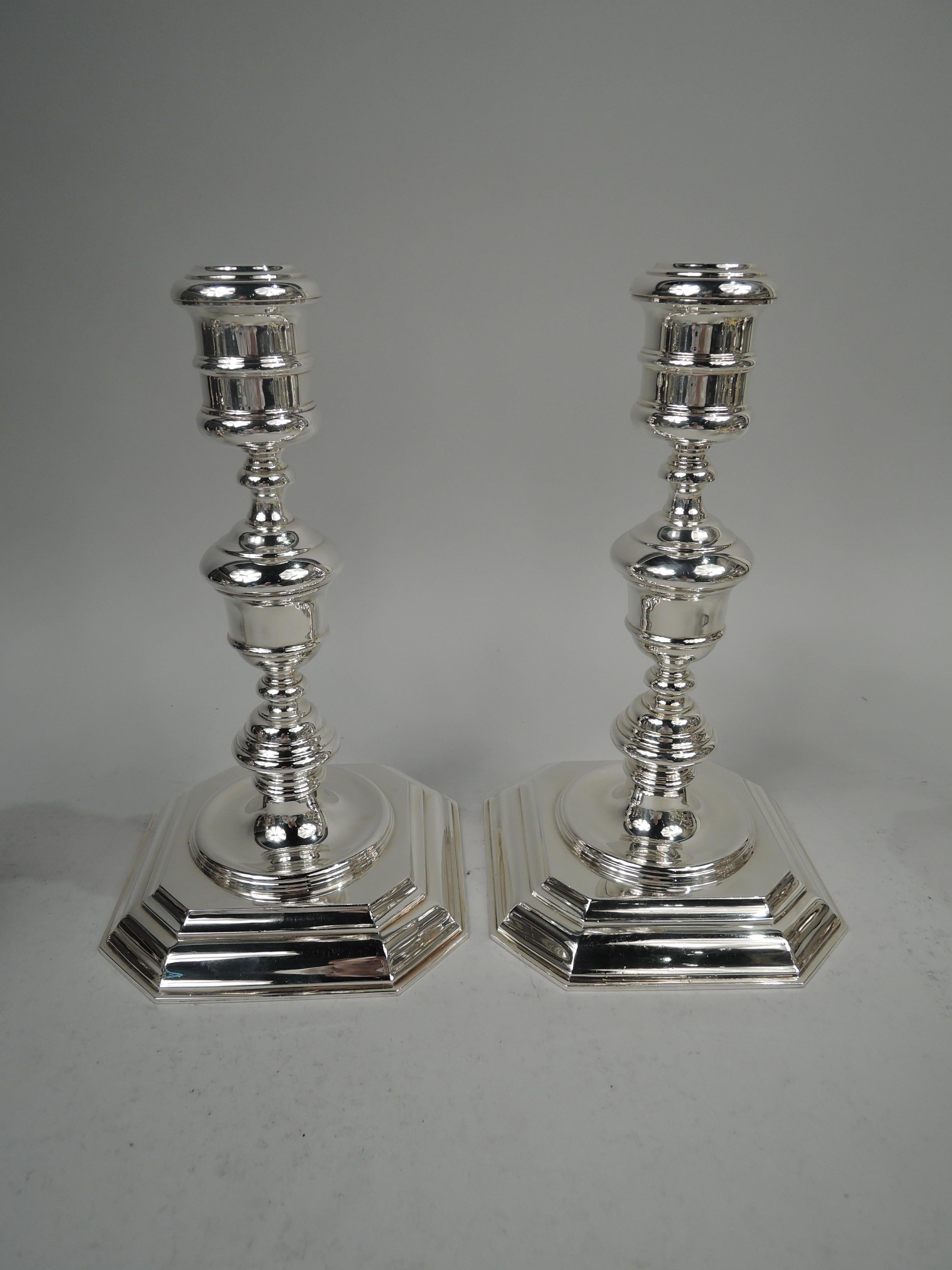 Pair of Asprey Traditional English Georgian Sterling Silver 4-Light Candelabra In Excellent Condition For Sale In New York, NY