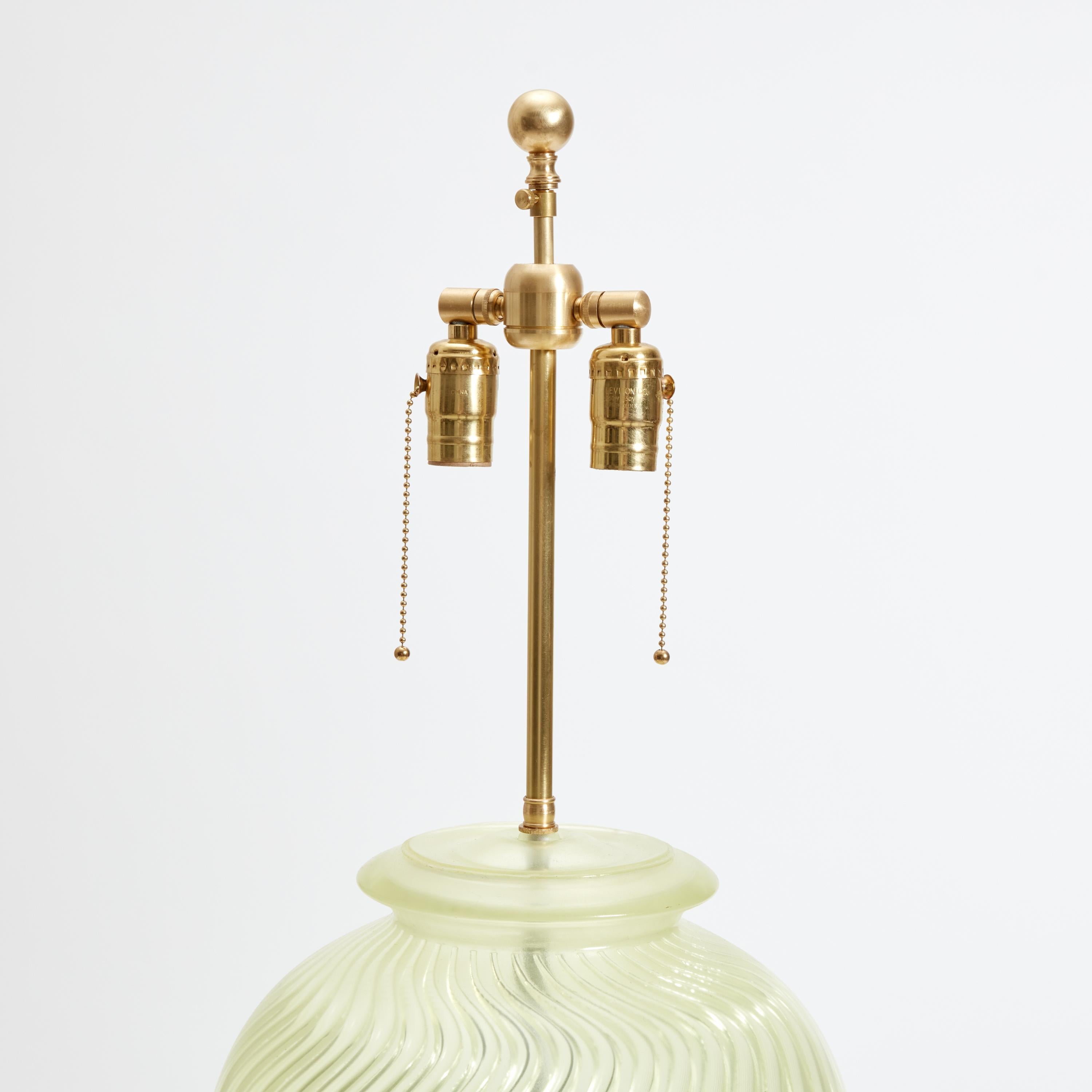 Moderne Paire de lampes à vase asymétriques en citrine pâle par David Duncan Studio en vente