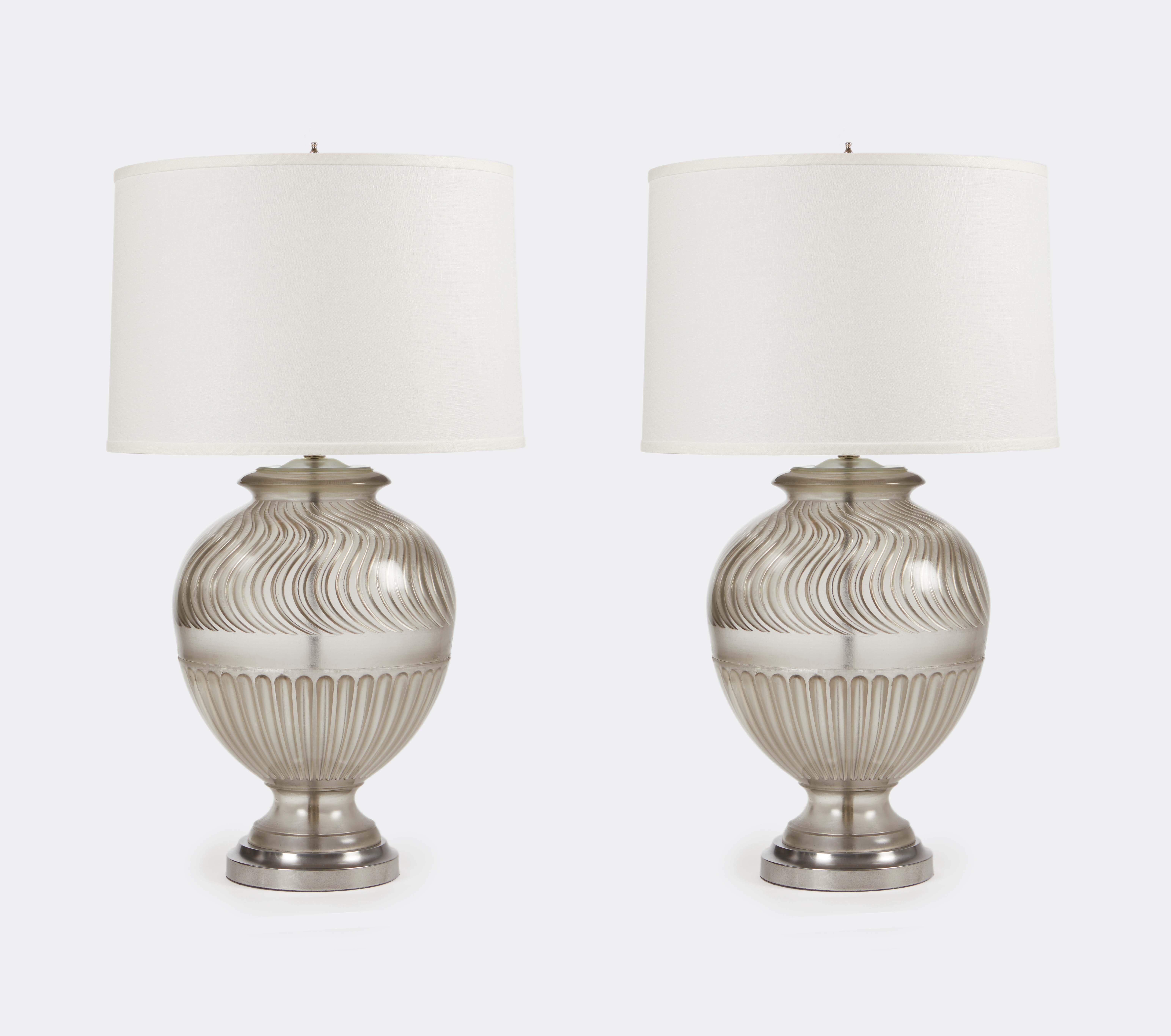 Pair of Assyrian Vase Lamps in Smoke by David Duncan Studio In New Condition For Sale In New York, NY