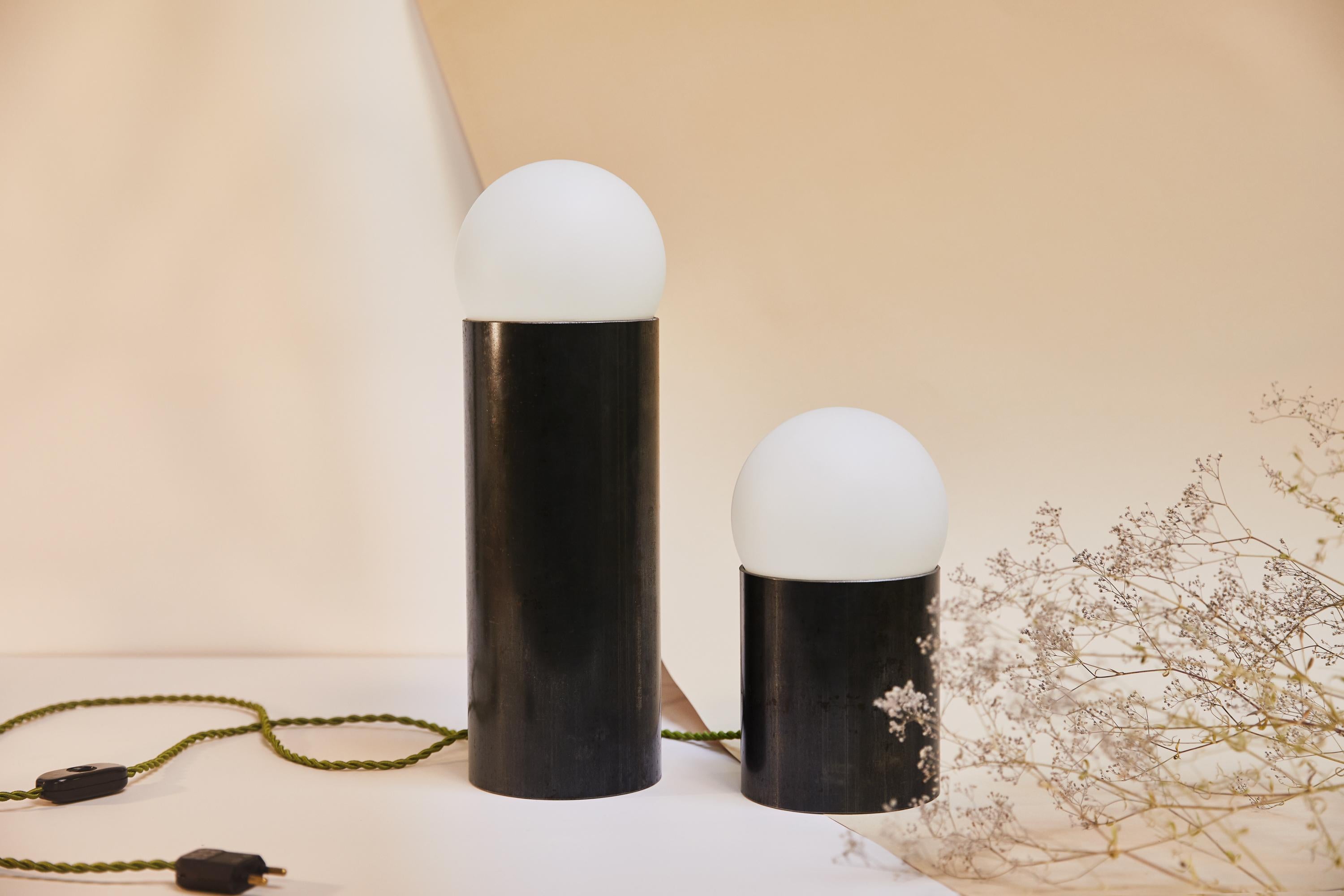 Paar Astree-Lampen von Pia Chevalier (Französisch) im Angebot
