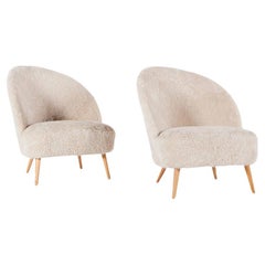 Coppia di sedie asimmetriche in shearling nello stile di Arne Norells