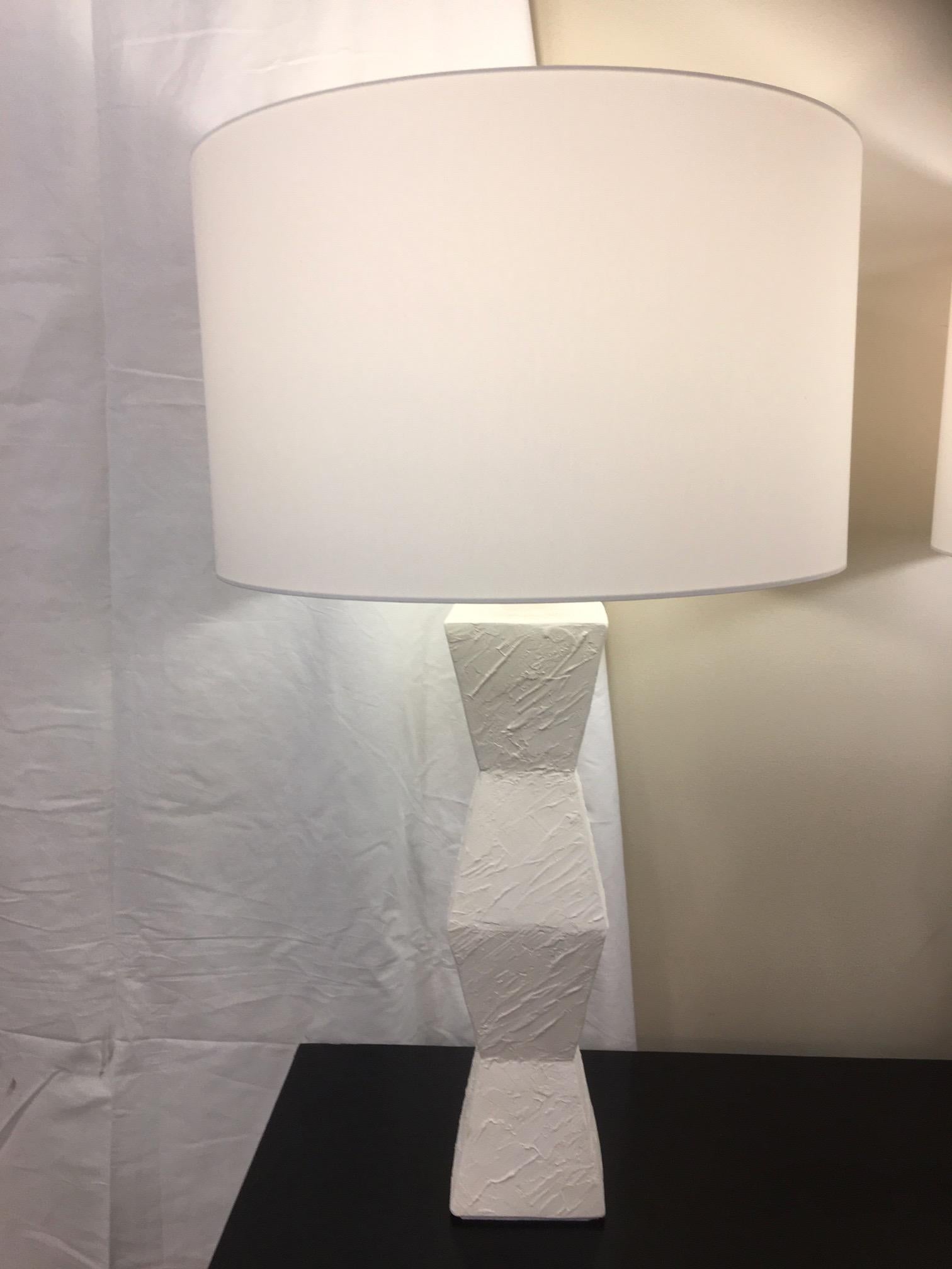 Francese Coppia di lampade asimmetriche in gesso, Francia in vendita