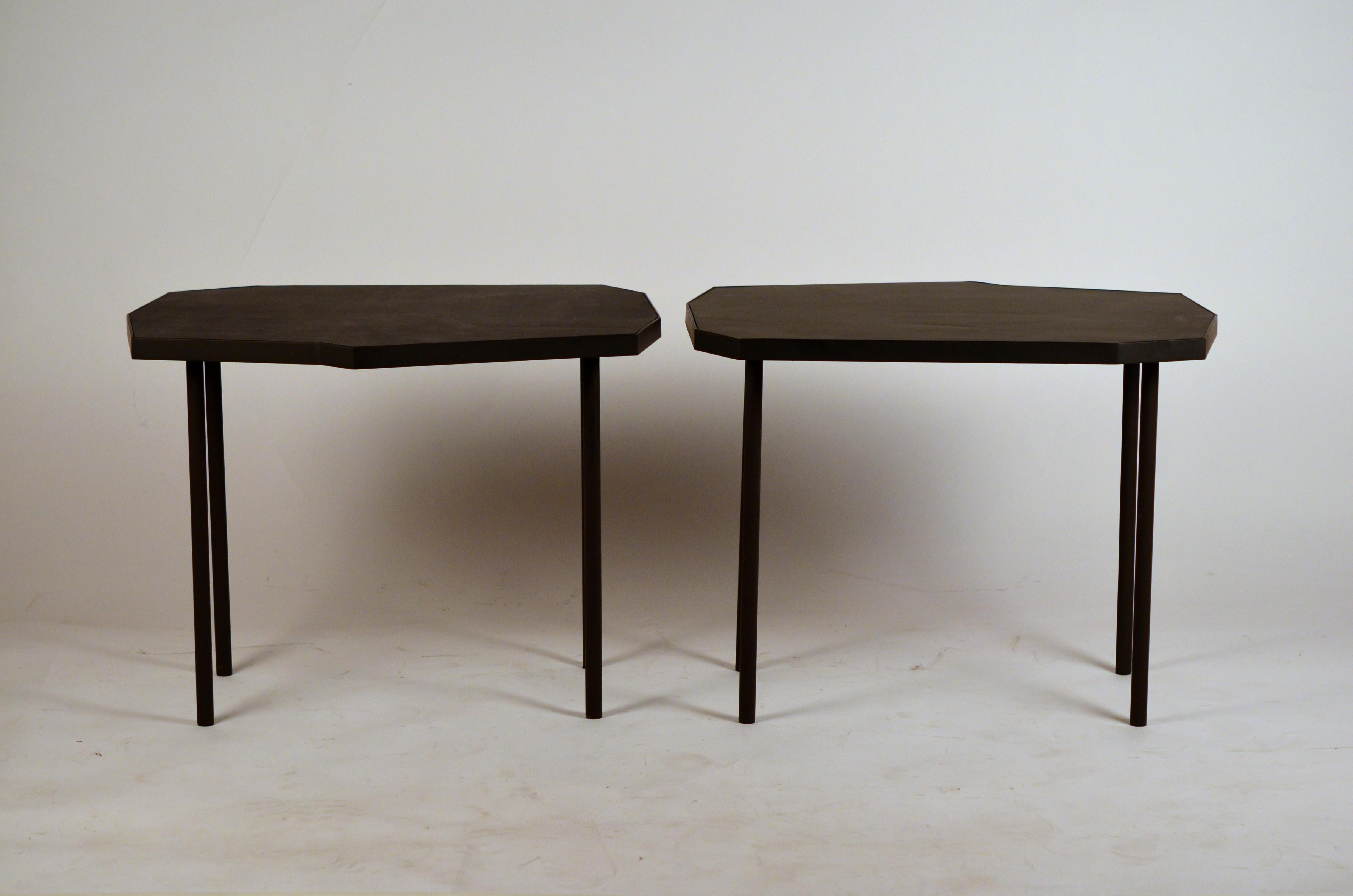 Modern Pair of Asymmetrical 'Décagone' Black Leather Side Tables by Design Frères For Sale