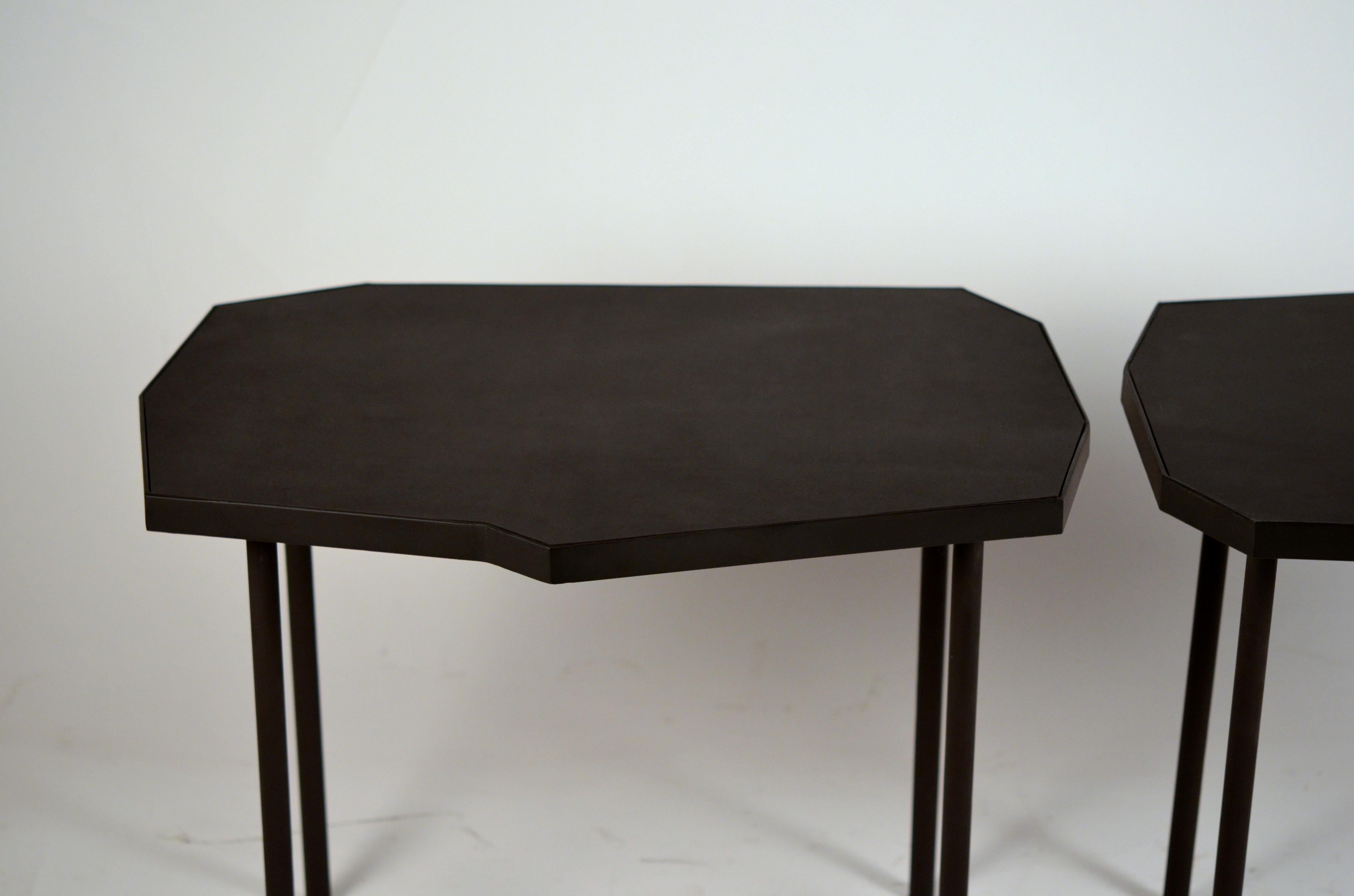 Powder-Coated Pair of Asymmetrical 'Décagone' Black Leather Side Tables by Design Frères For Sale