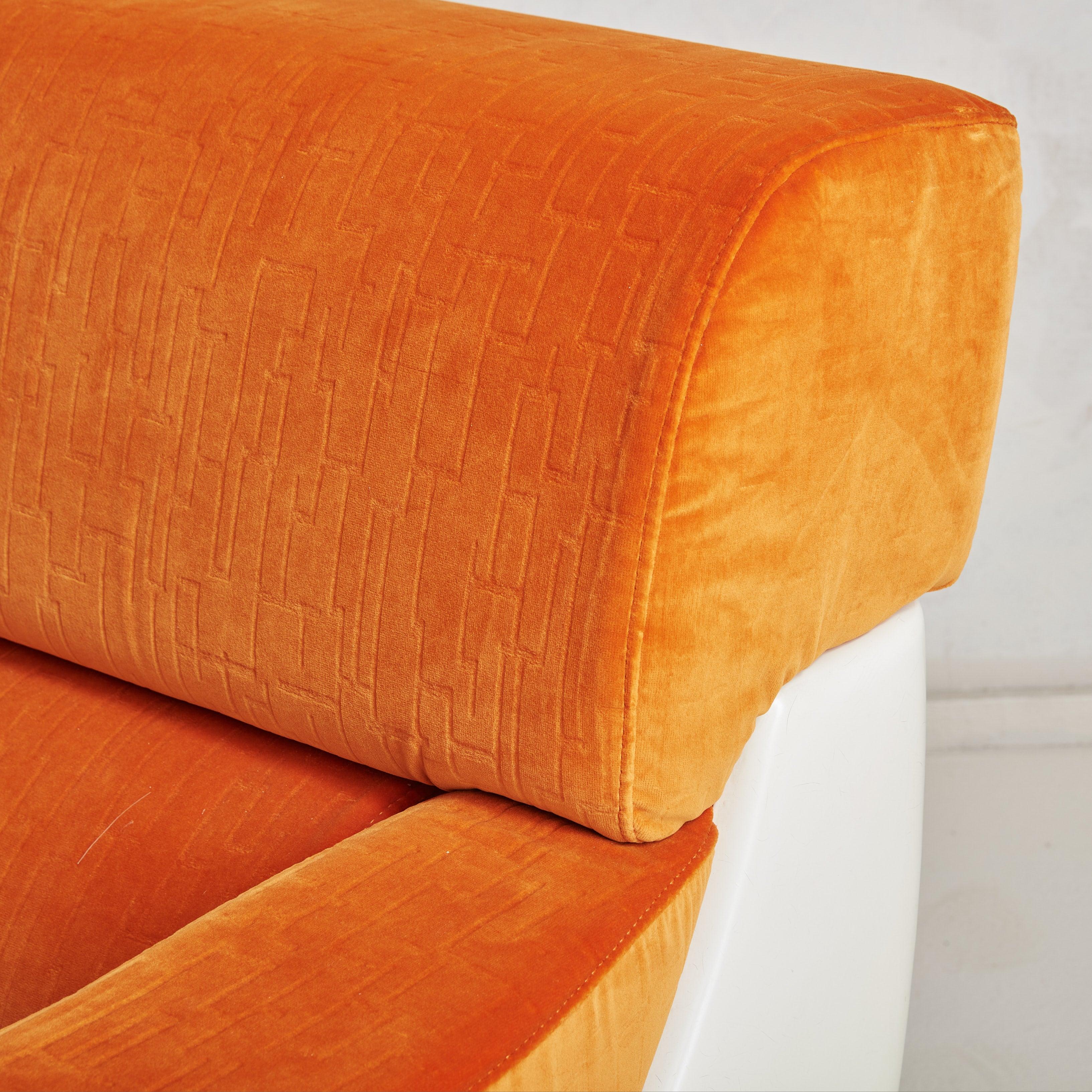 Pair of Atomic Age Fiberglass Lounge Chairs in Original Orange Fabric, Italy For Sale 4