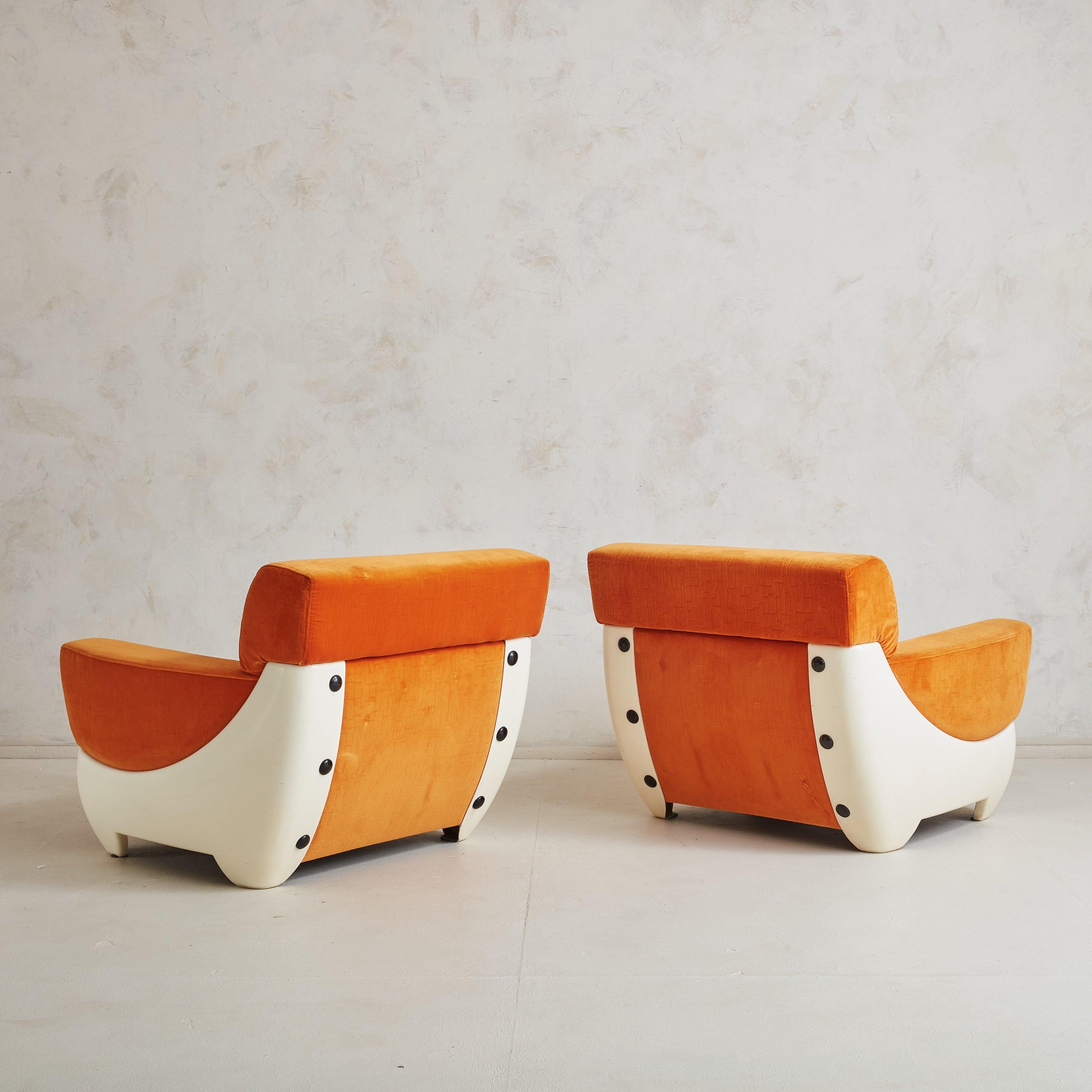 Mid-Century Modern Pair of Atomic Age Fiberglass Lounge Chairs in Original Orange Fabric, Italy For Sale