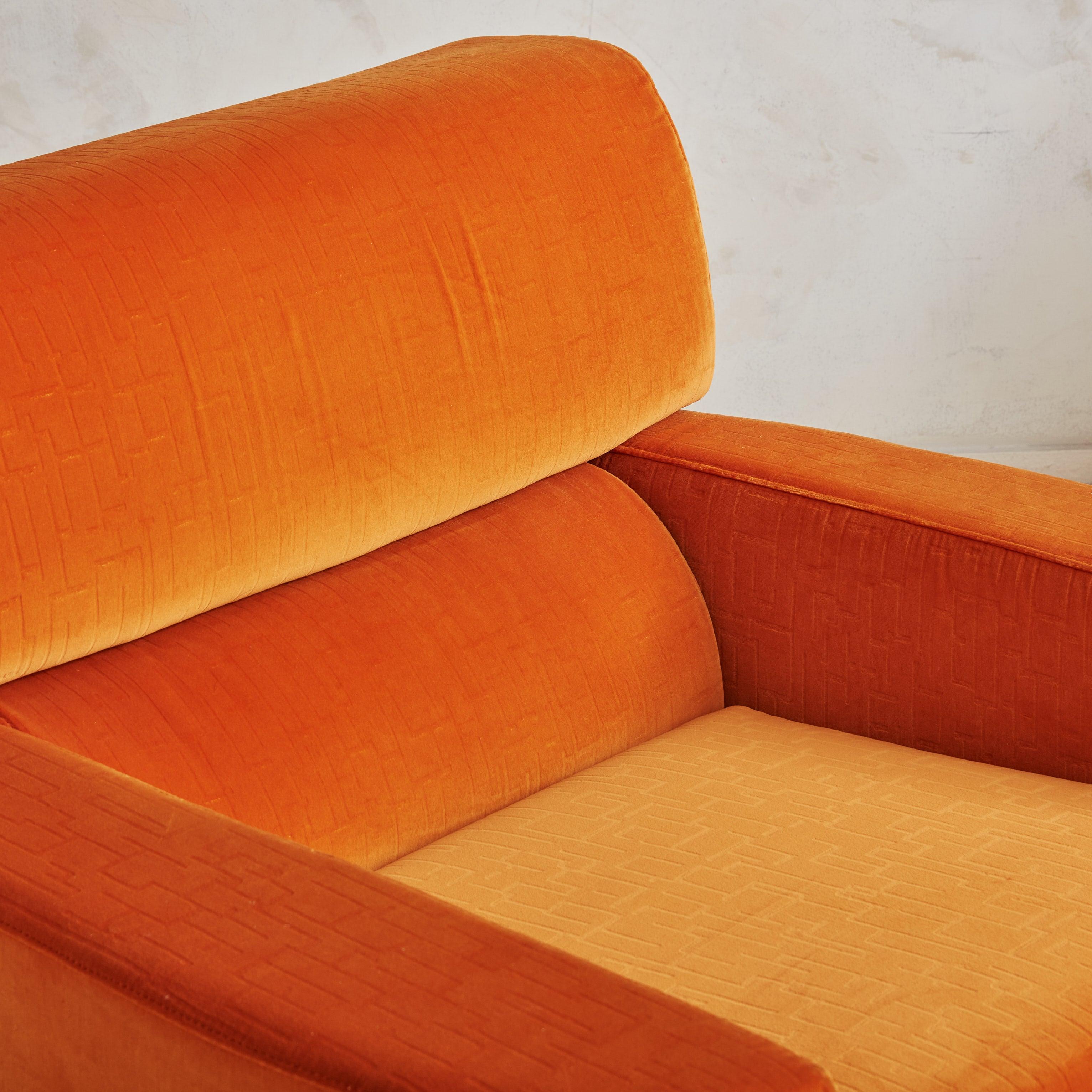 Late 20th Century Pair of Atomic Age Fiberglass Lounge Chairs in Original Orange Fabric, Italy For Sale