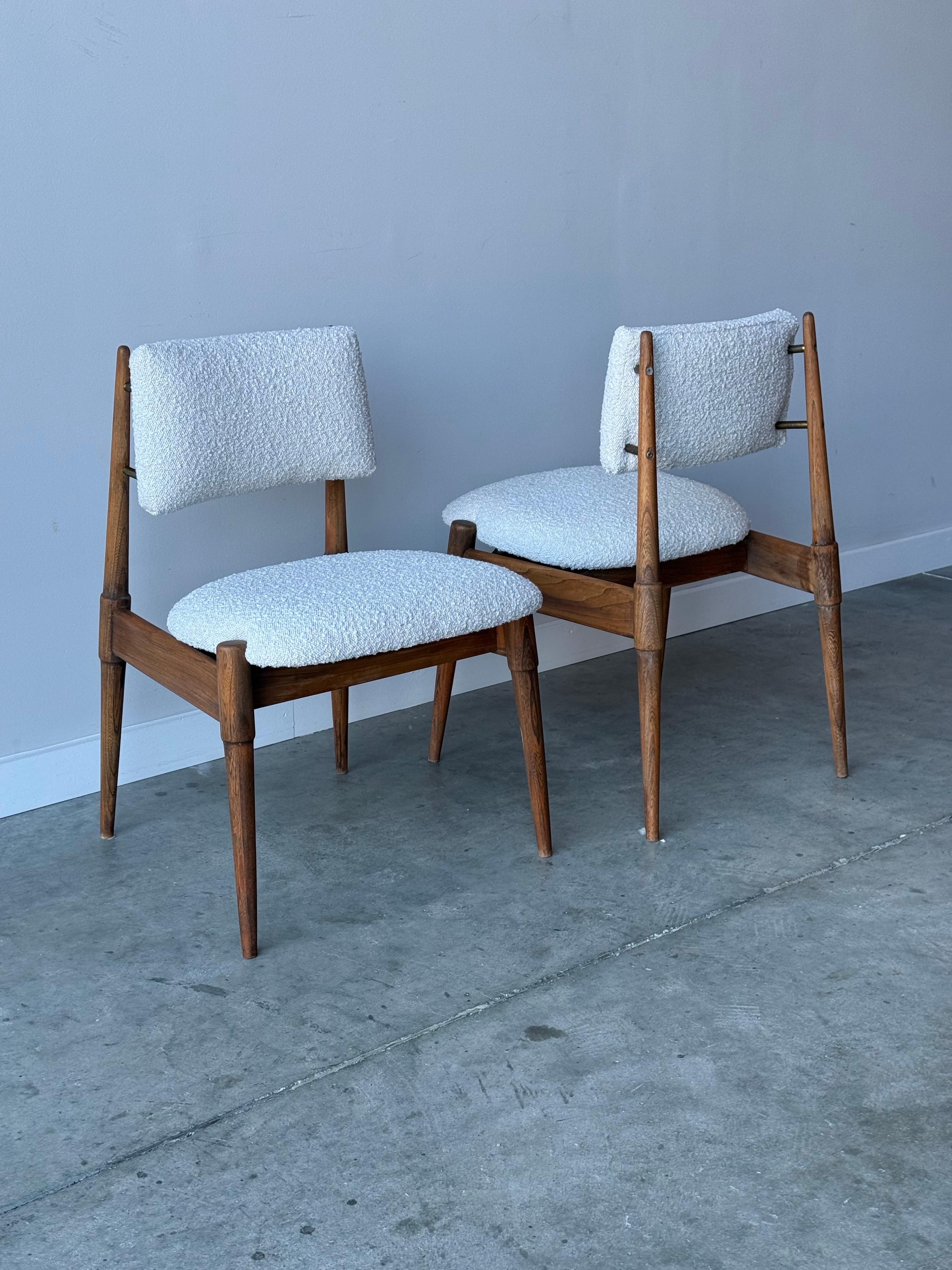 Mid-Century Modern Paire de chaises de l'ère atomique en bouclé - une paire en vente
