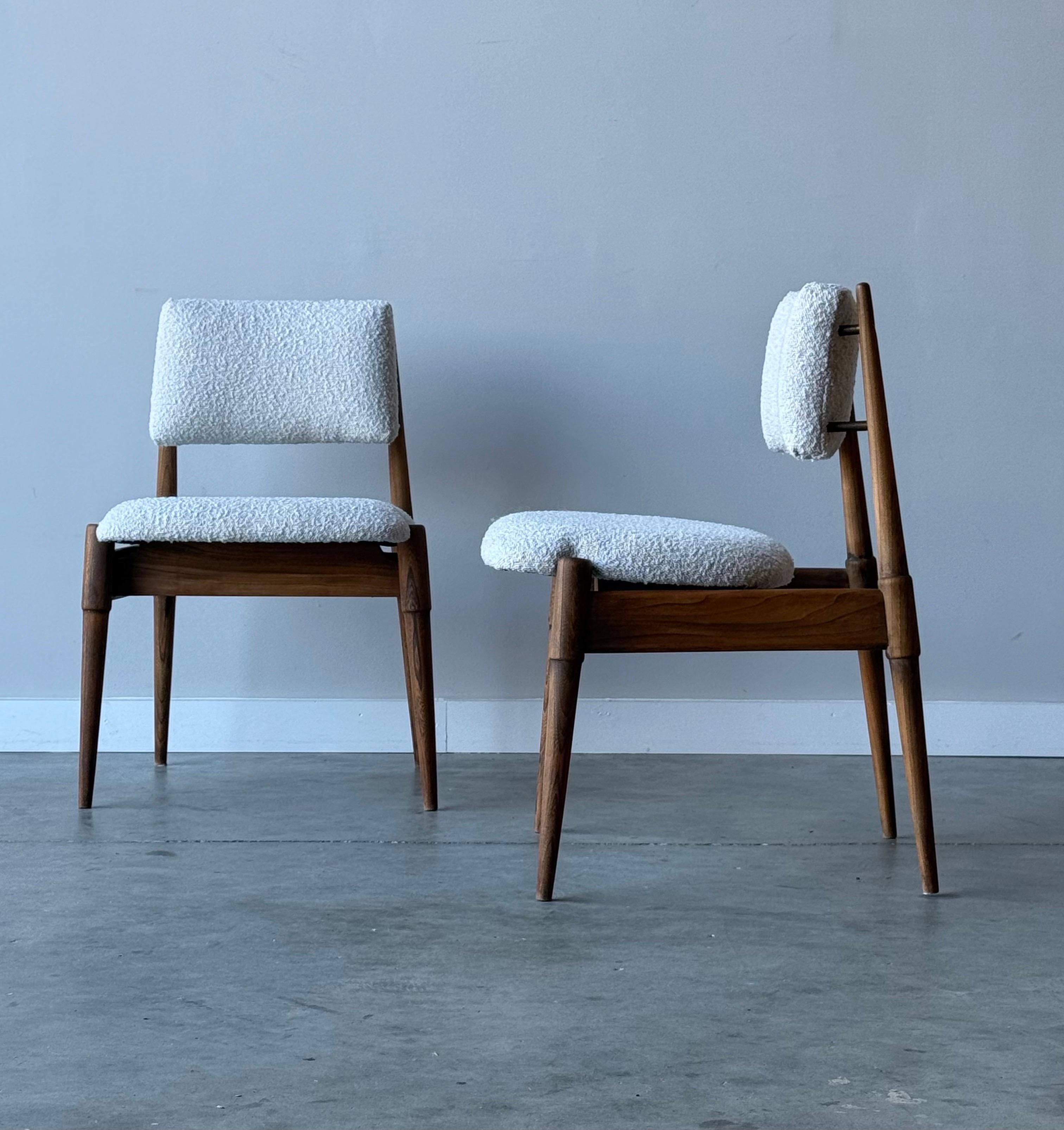 Paire de chaises de l'ère atomique en bouclé - une paire Bon état - En vente à Raleigh, NC