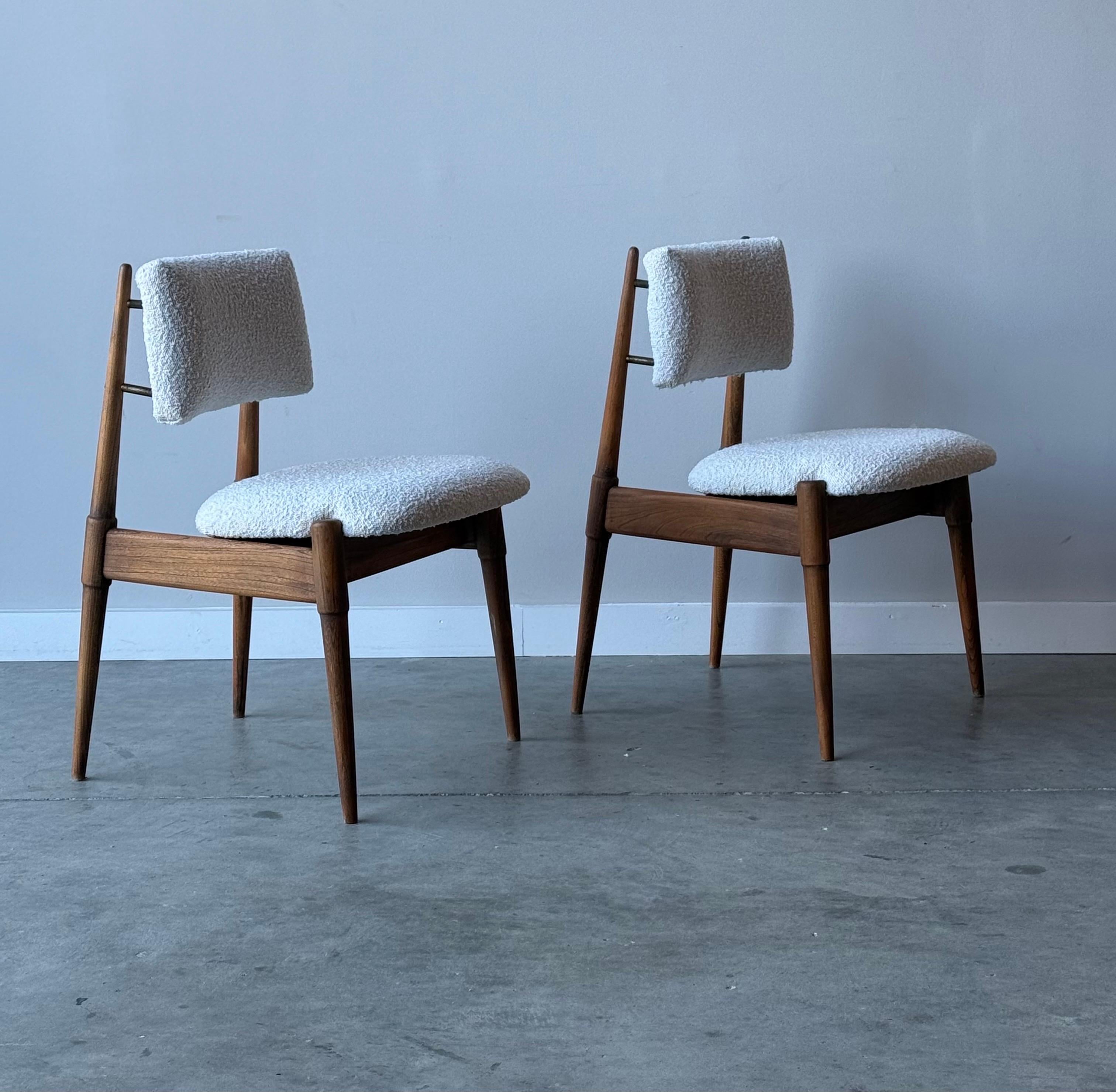 Paire de chaises de l'ère atomique en bouclé - une paire en vente 1
