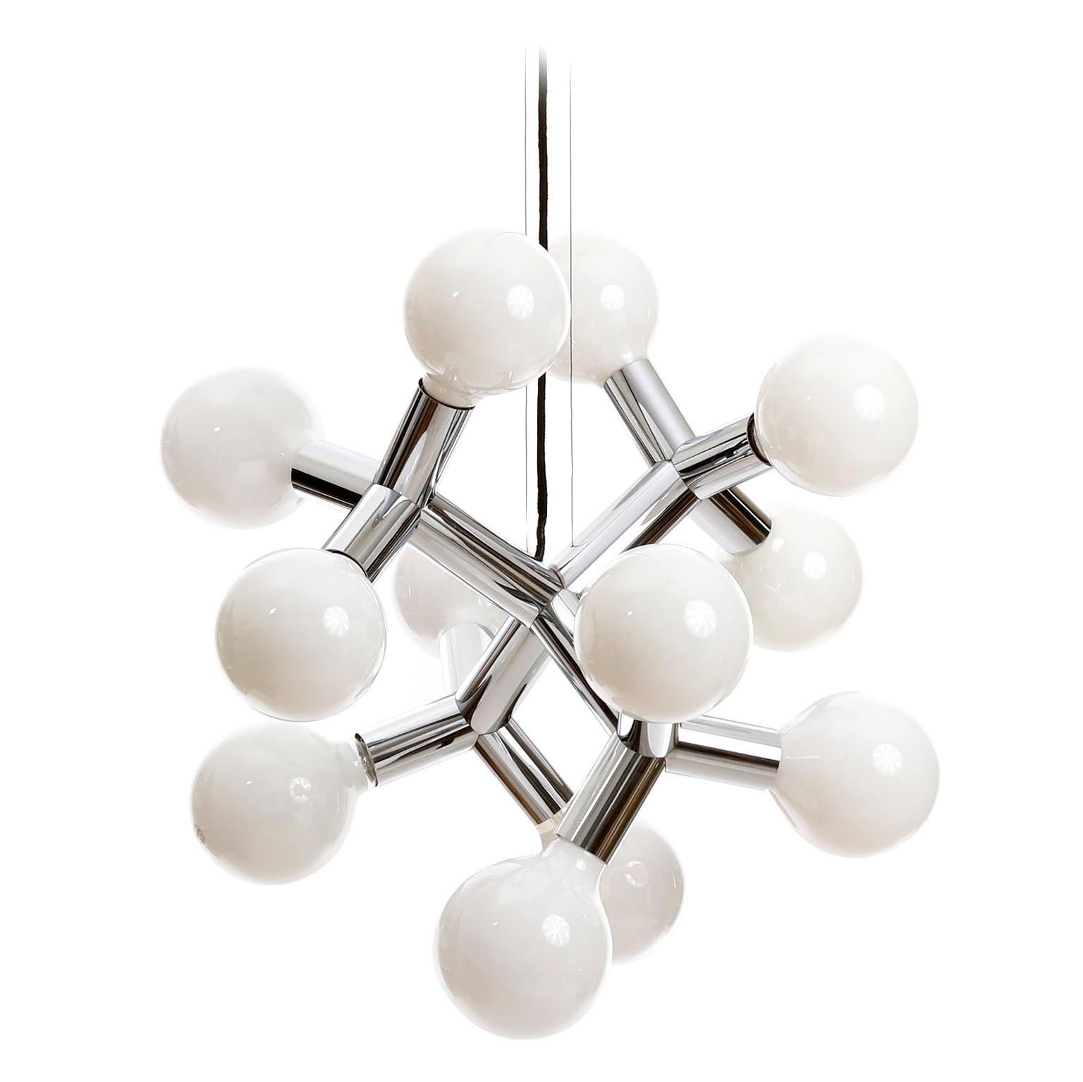 Mid-Century moderno Coppia di lampadari a sospensione Atomic Chandeliers di J.T. Kalmar, Cromo lucido, anni '70 in vendita