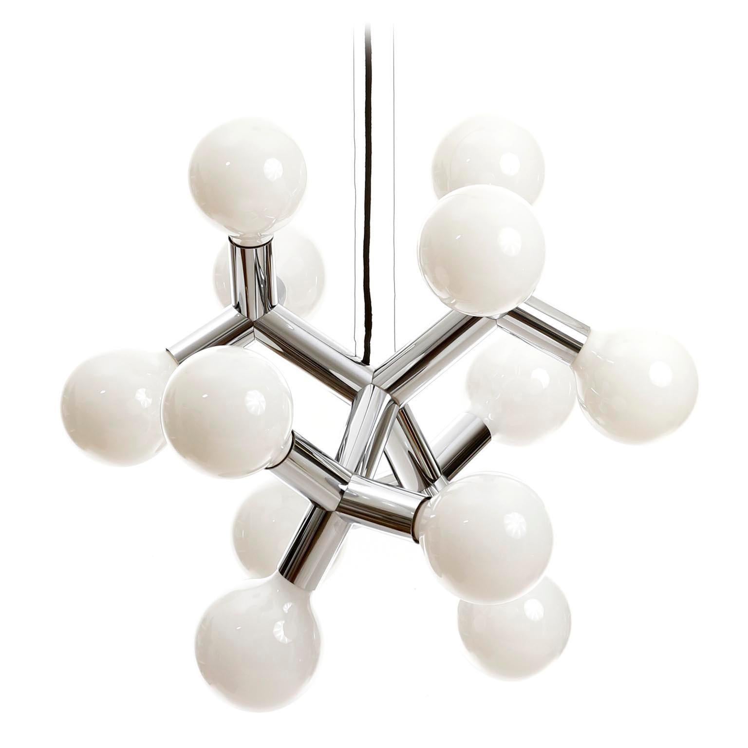 Austriaco Coppia di lampadari a sospensione Atomic Chandeliers di J.T. Kalmar, Cromo lucido, anni '70 in vendita