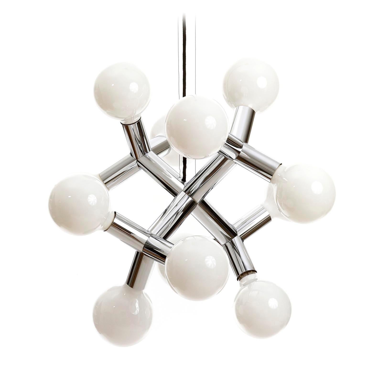 Coppia di lampadari a sospensione Atomic Chandeliers di J.T. Kalmar, Cromo lucido, anni '70 in vendita 1