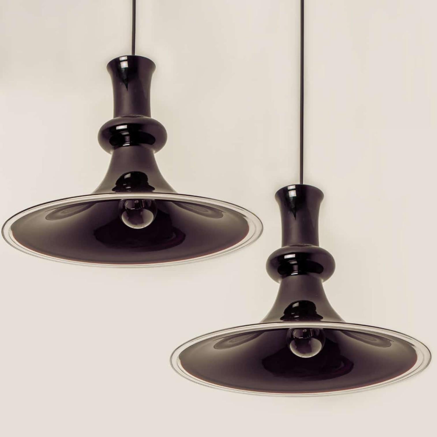 Coppia di lampade a sospensione Holmegaard color melanzana, 1970 in vendita 2