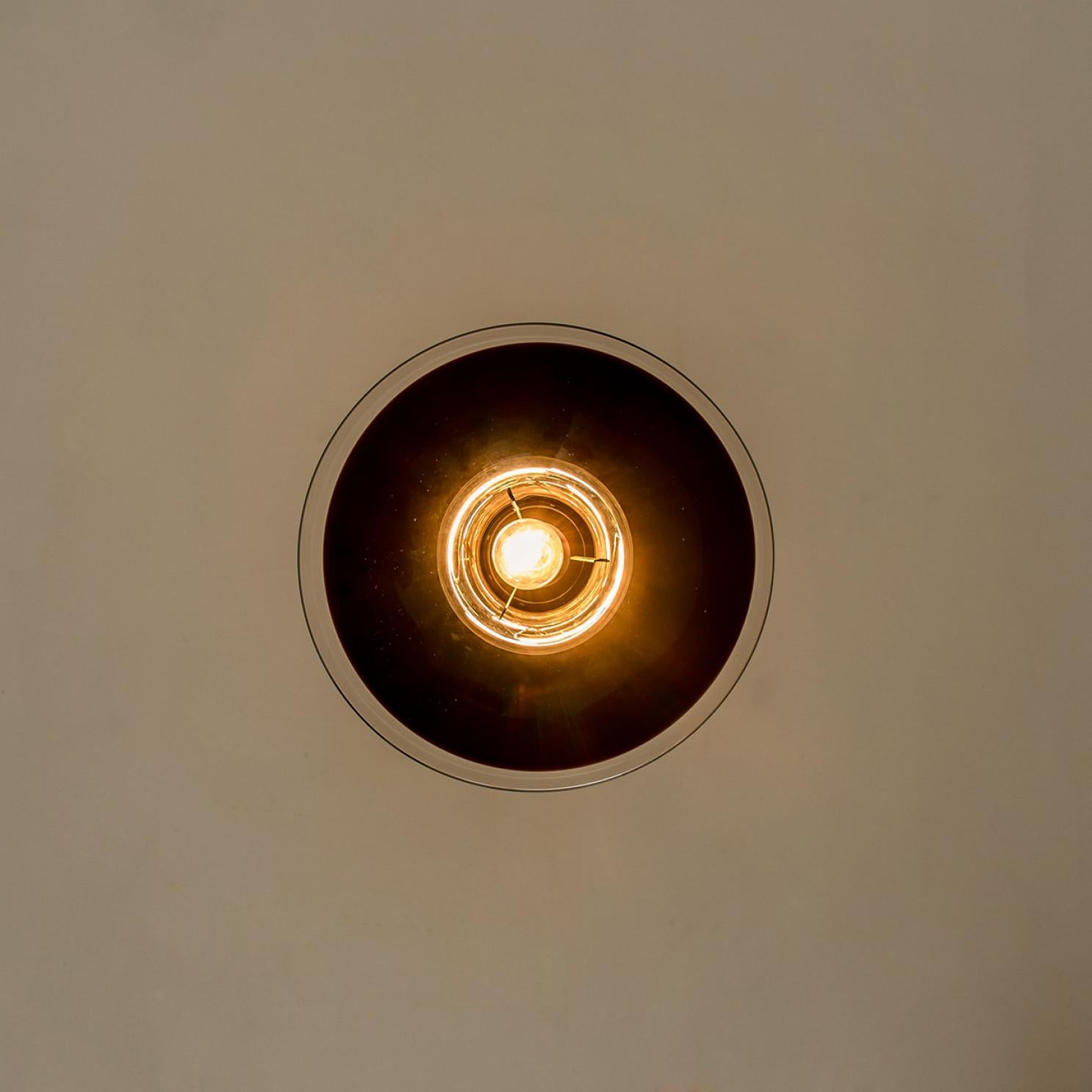 Coppia di lampade a sospensione Holmegaard color melanzana, 1970 in vendita 4