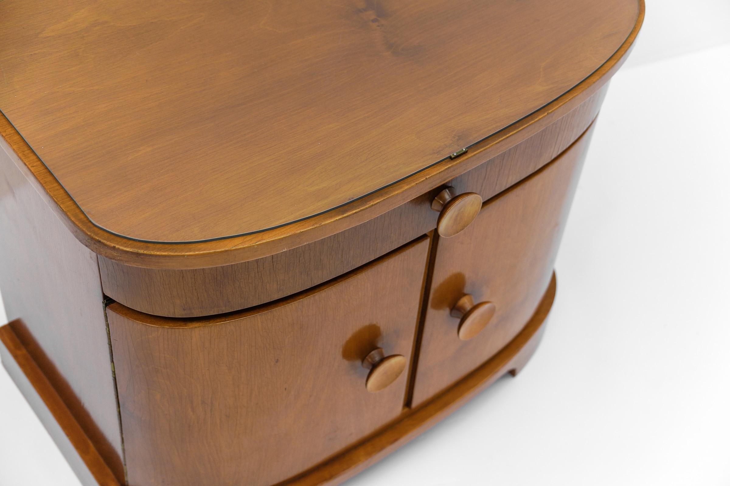 Pair of austrian Art Deco wooden bedside tables, 1930s For Sale 5