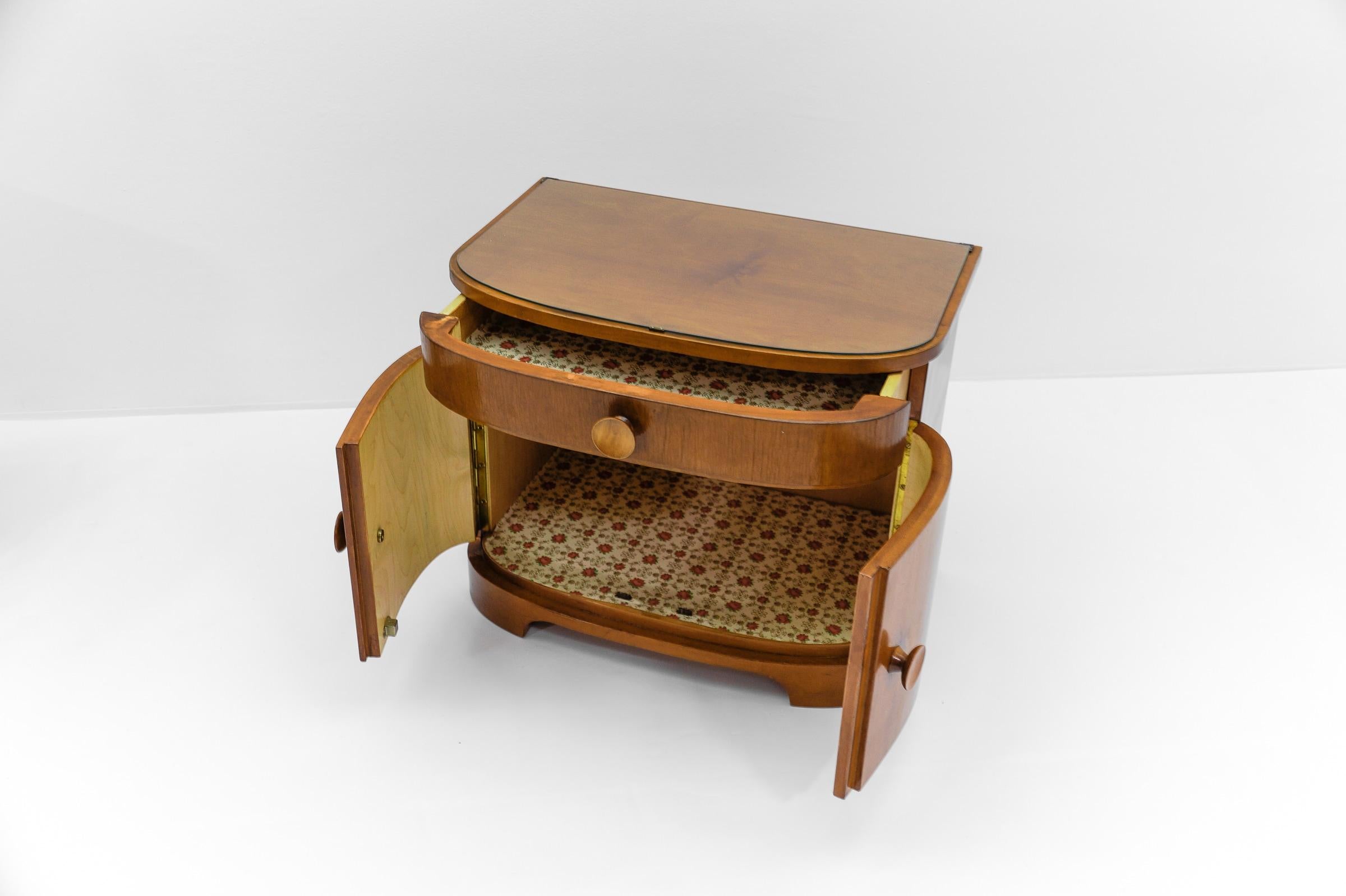 Pair of austrian Art Deco wooden bedside tables, 1930s For Sale 9