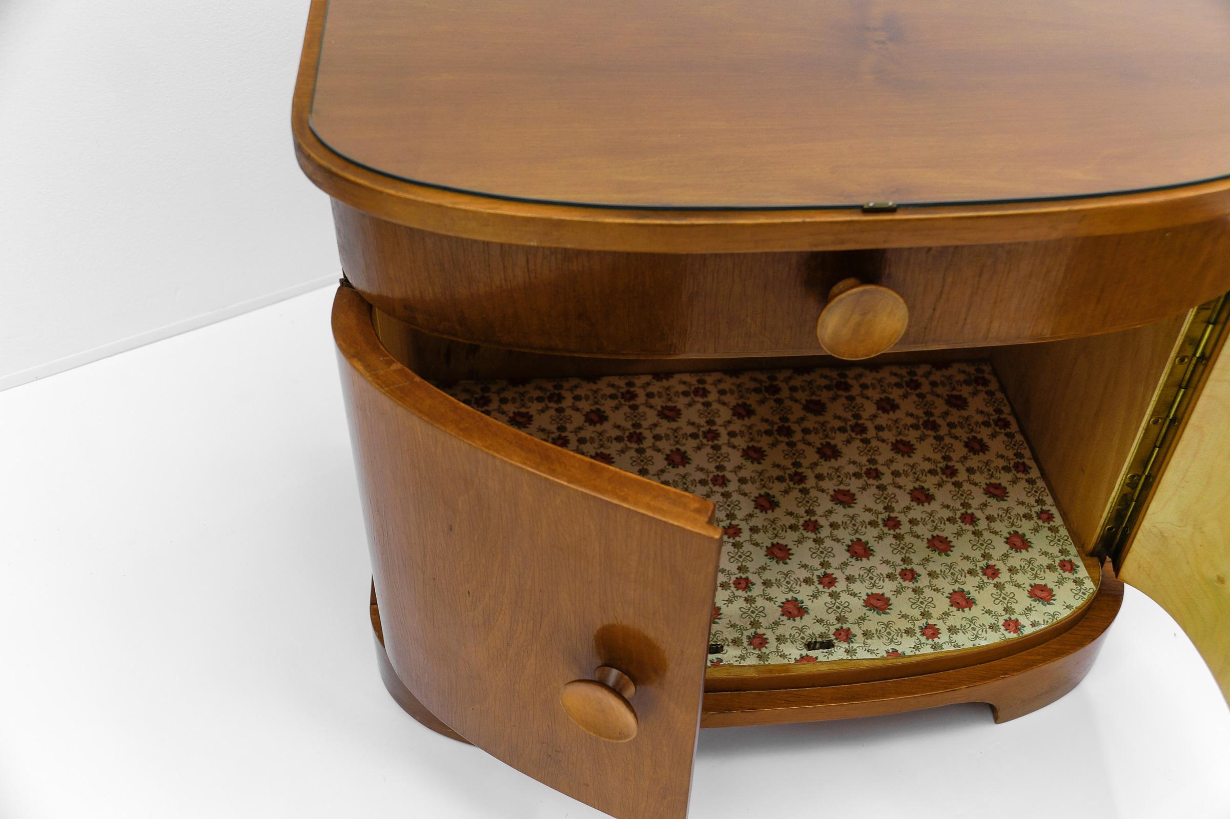 Pair of austrian Art Deco wooden bedside tables, 1930s For Sale 10