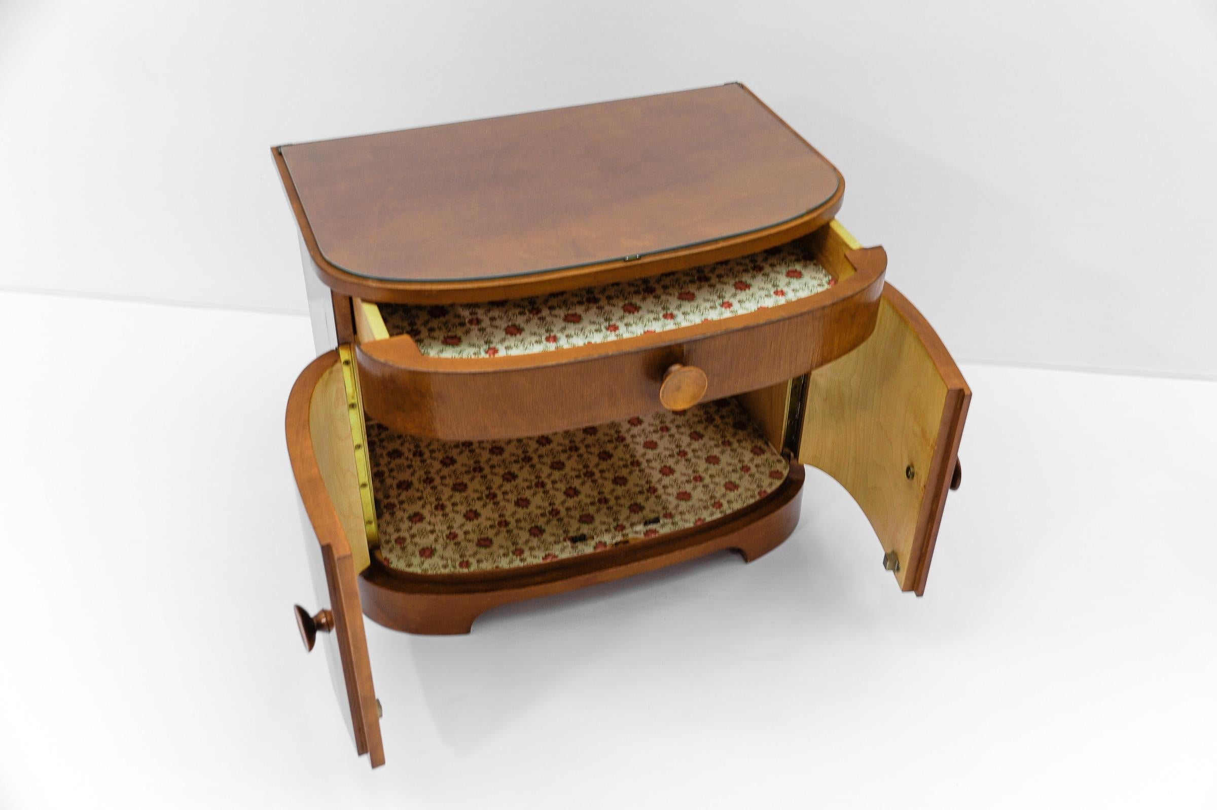 Pair of austrian Art Deco wooden bedside tables, 1930s For Sale 11