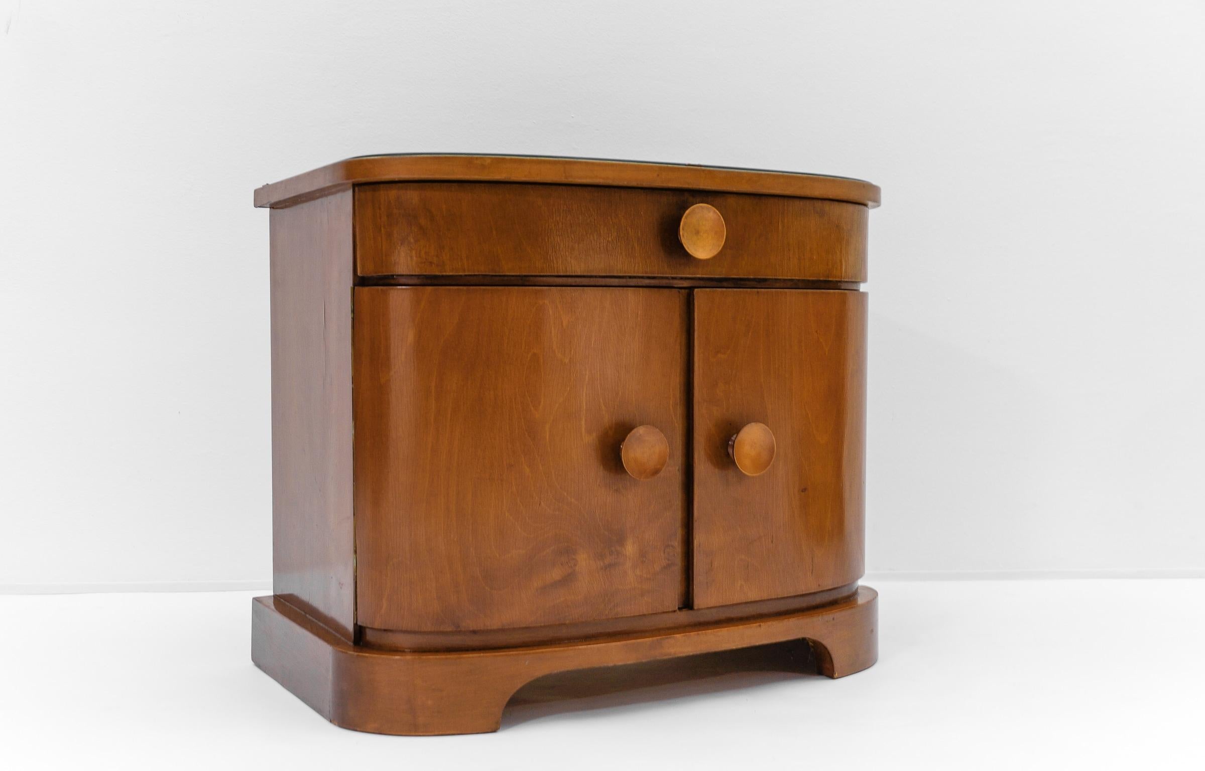 Pair of austrian Art Deco wooden bedside tables, 1930s For Sale 1