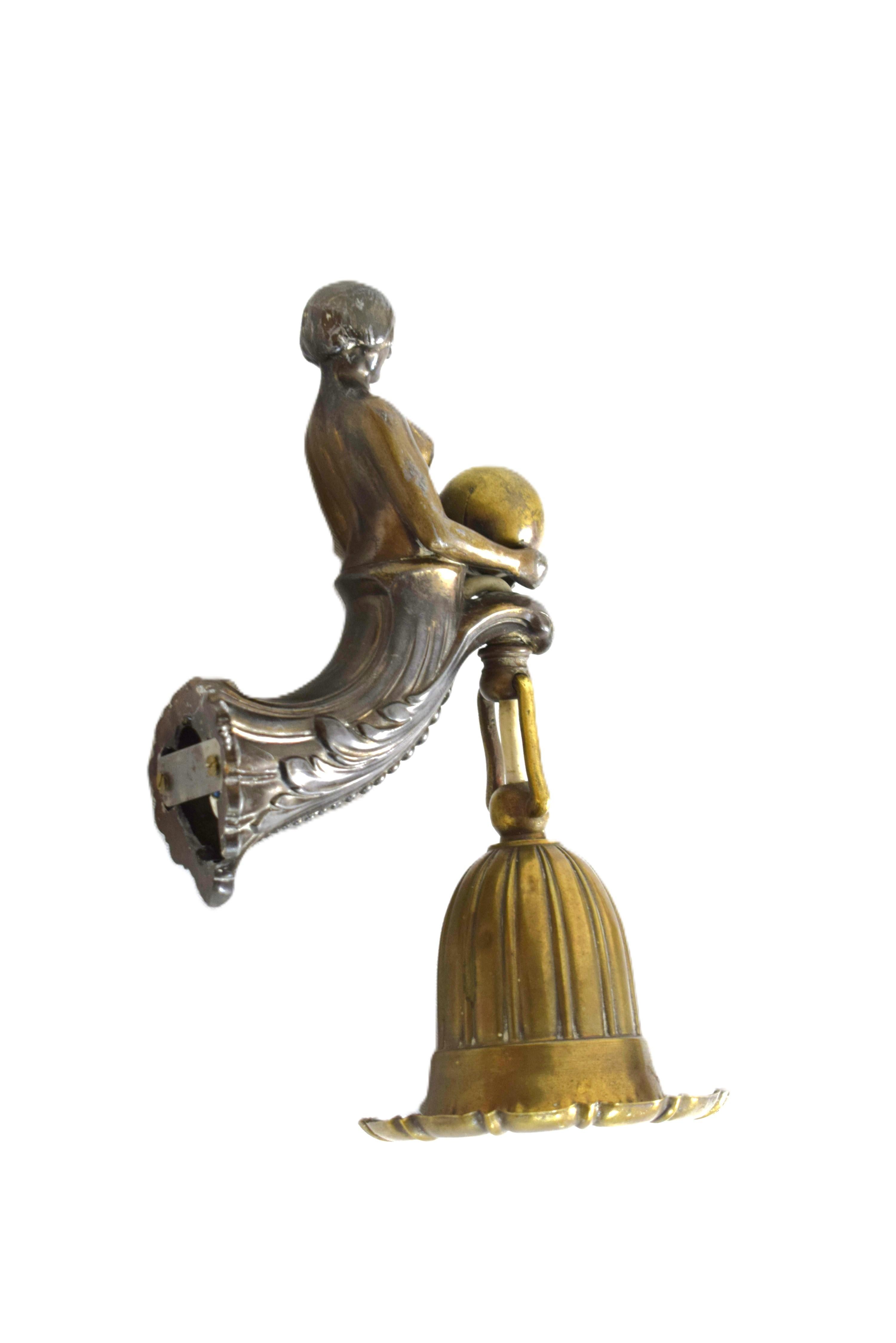 Paar österreichische Jugendstil-Wandleuchter aus Bronze: Frauentorso (Art nouveau) im Angebot
