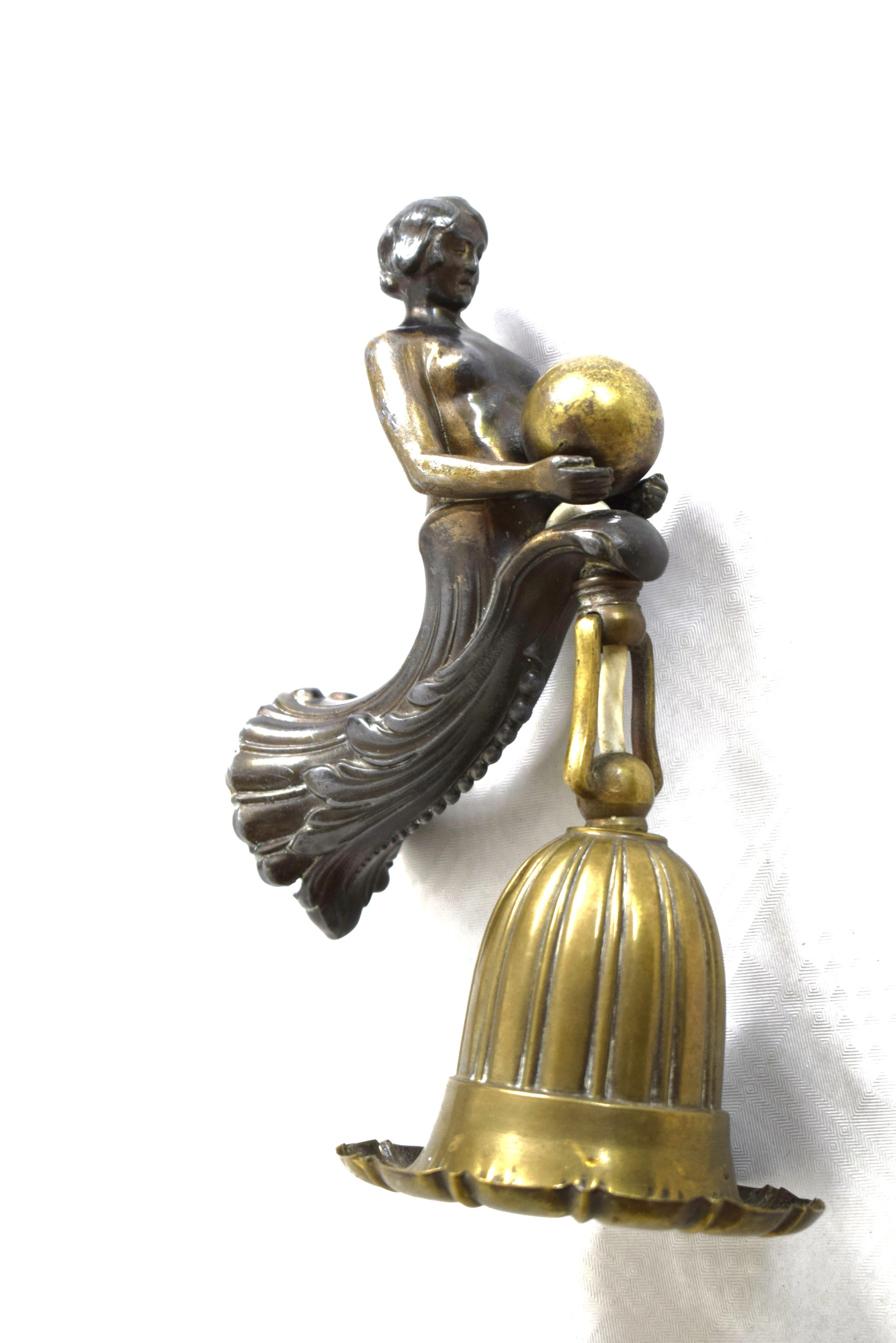 Paar österreichische Jugendstil-Wandleuchter aus Bronze: Frauentorso (Österreichisch) im Angebot