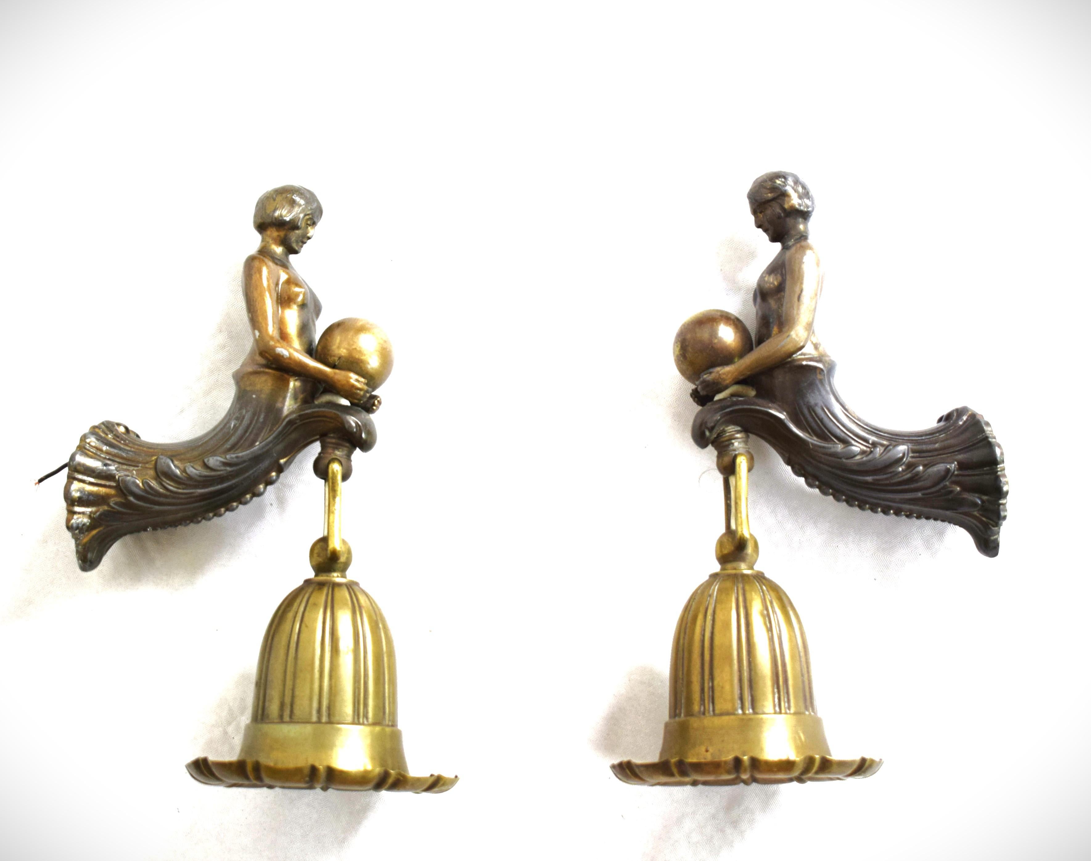 Paar österreichische Jugendstil-Wandleuchter aus Bronze: Frauentorso im Zustand „Gut“ im Angebot in Purkersdorf, AT