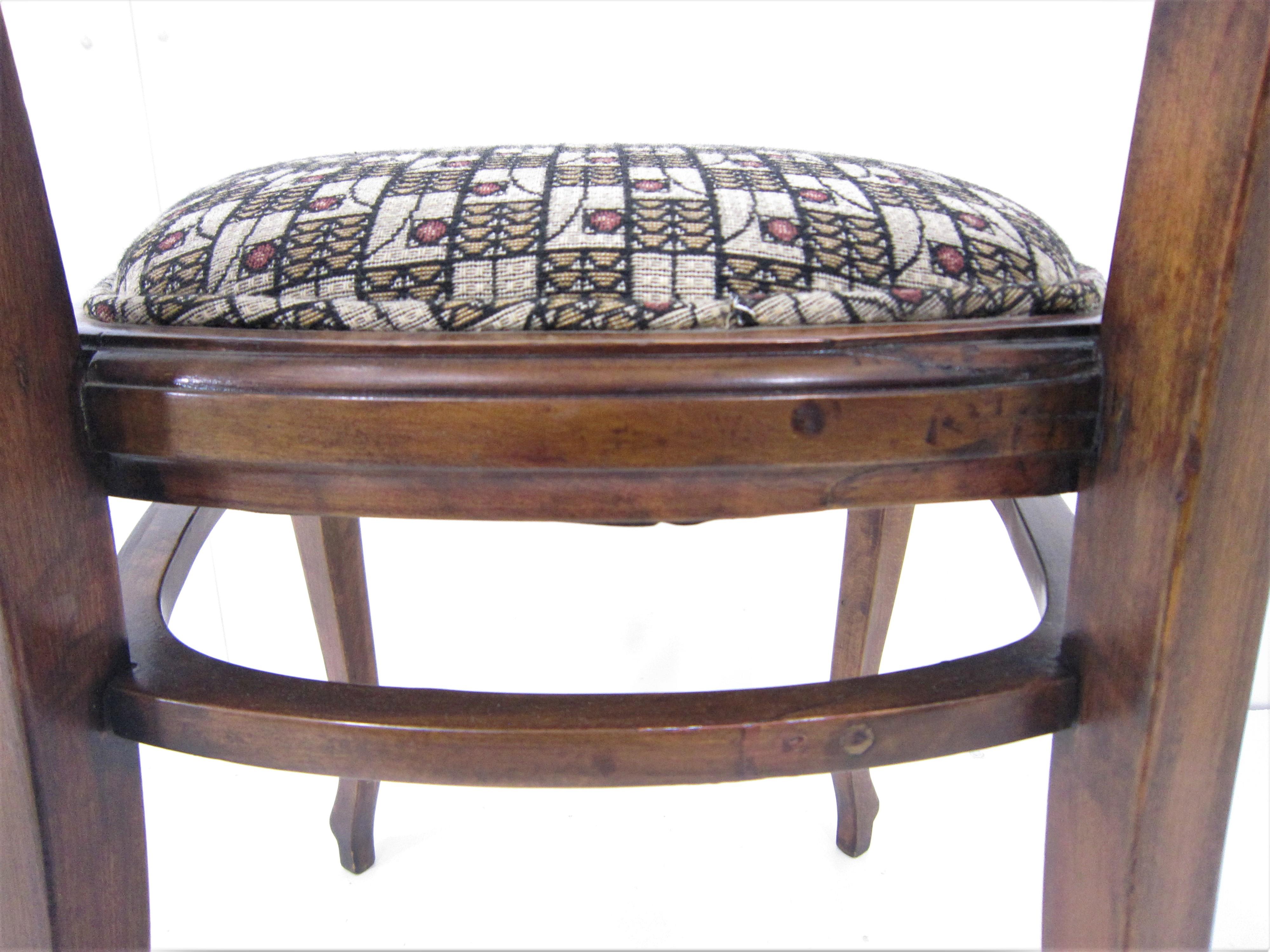 Paire de chaises d'appoint autrichiennes Art Nouveau tapissées en bois cintré en vente 5