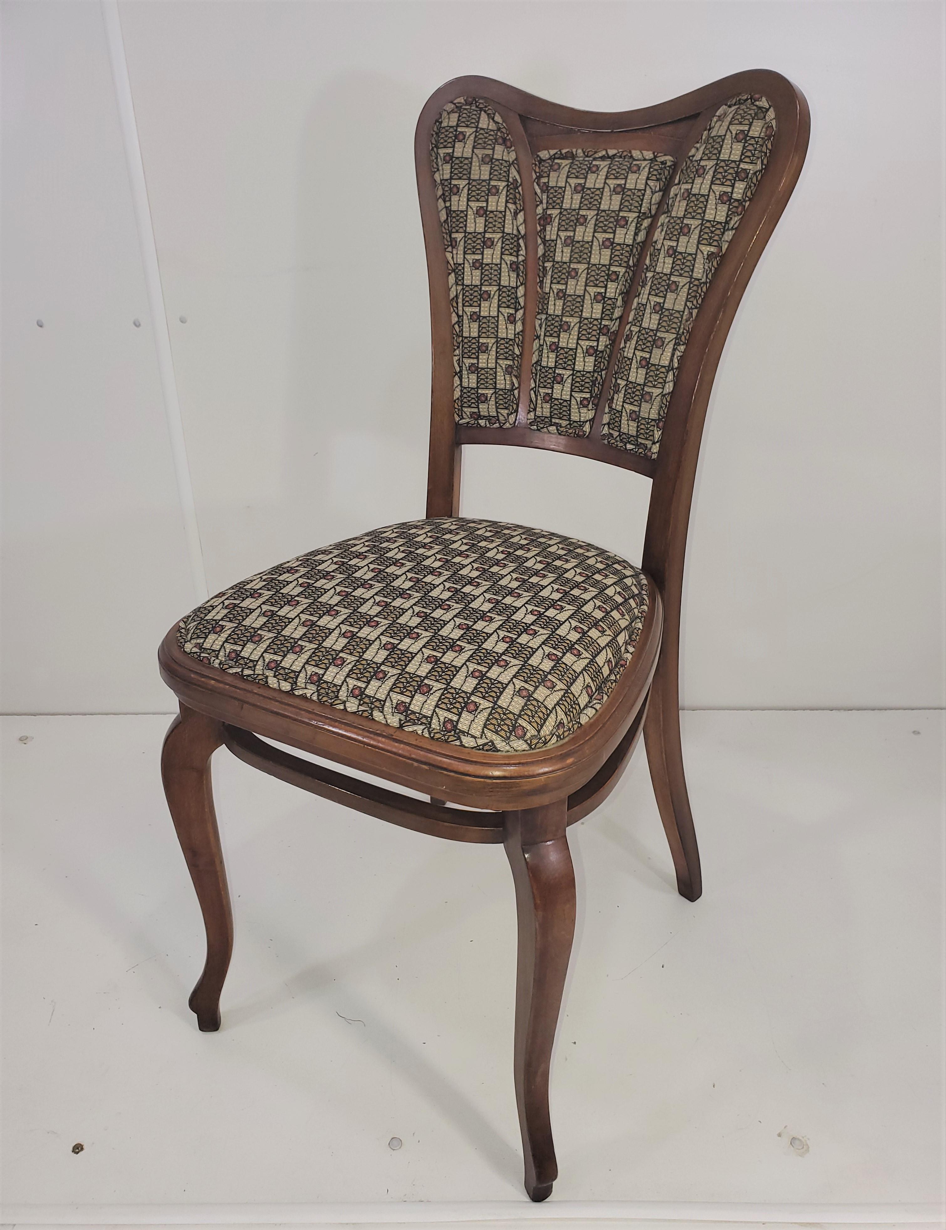 Paire de chaises d'appoint autrichiennes Art Nouveau tapissées en bois cintré en vente 9
