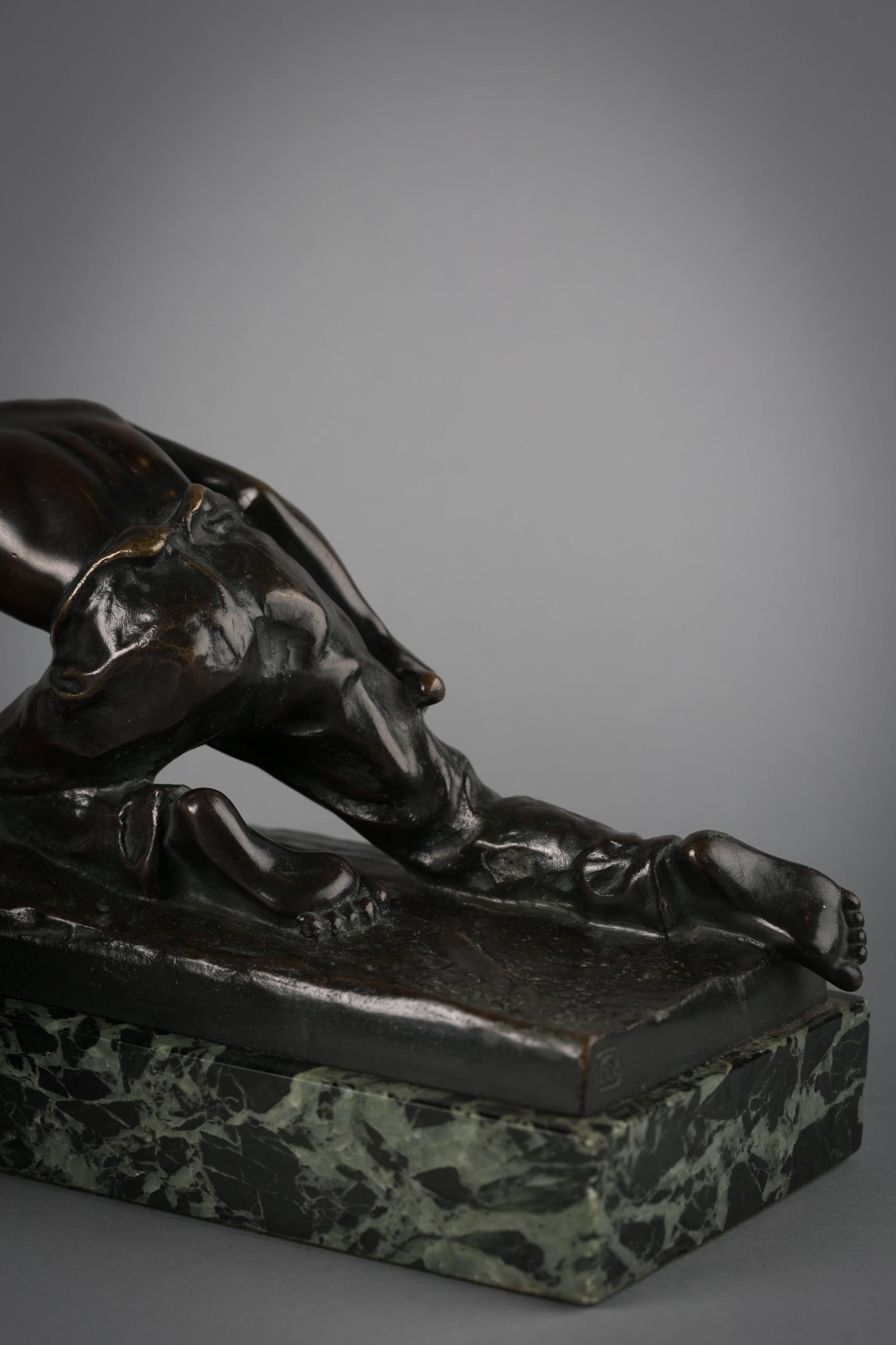 Pair of Austrian Bronze and Marble Figural Bookends, circa 1910 For Sale 1