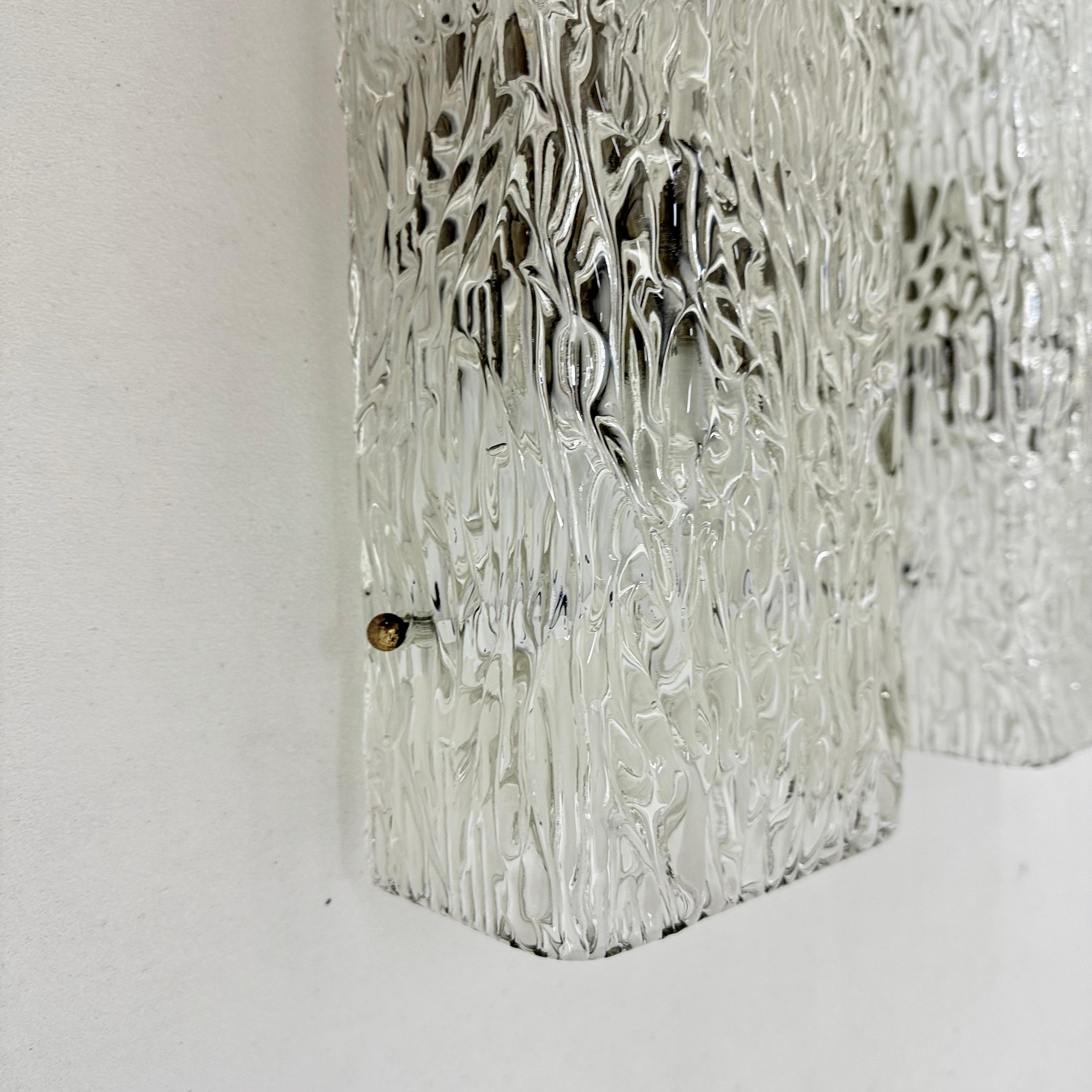 Pareja de grandes apliques austriacos de Murano de mediados de siglo 