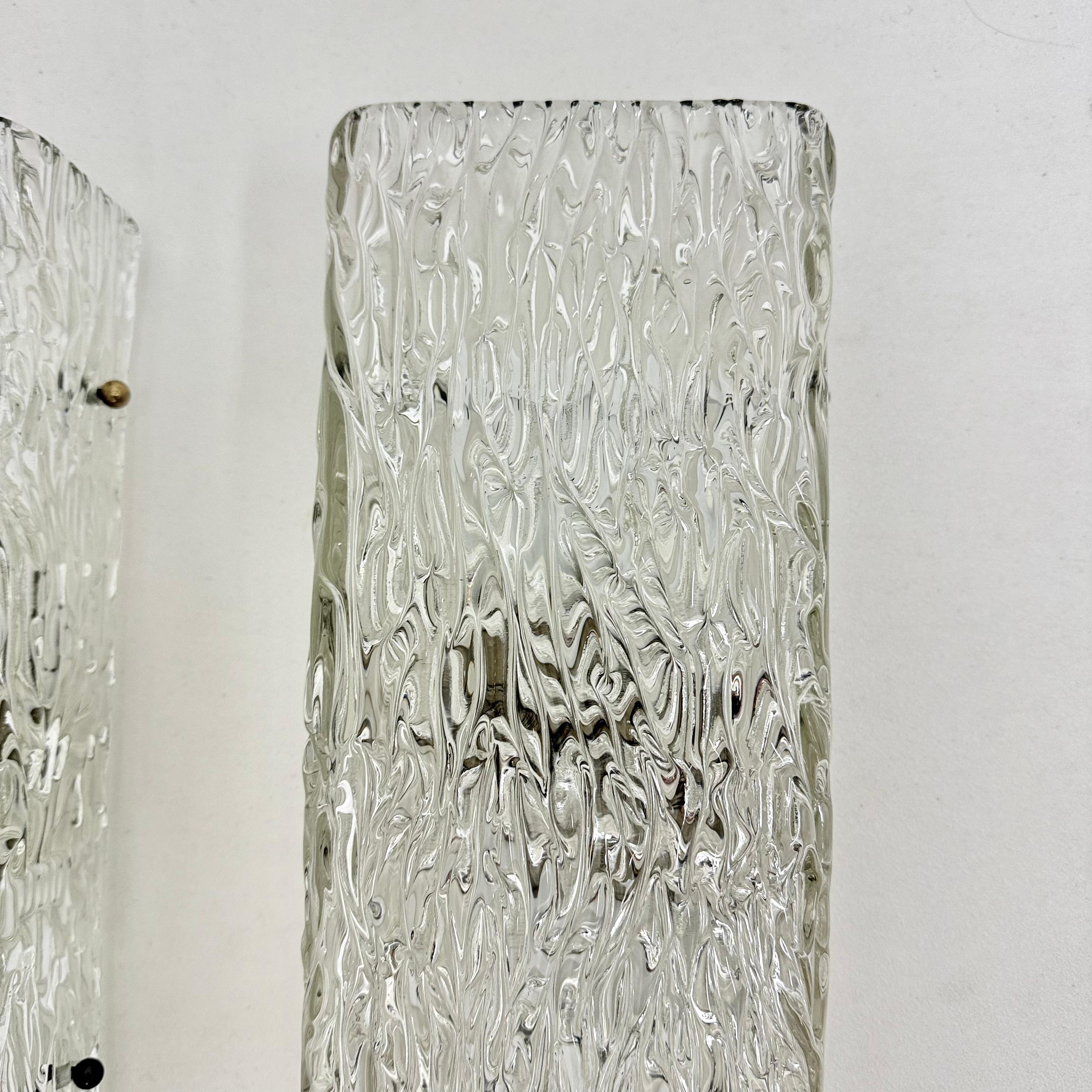 Pareja de grandes apliques austriacos de Murano de mediados de siglo 