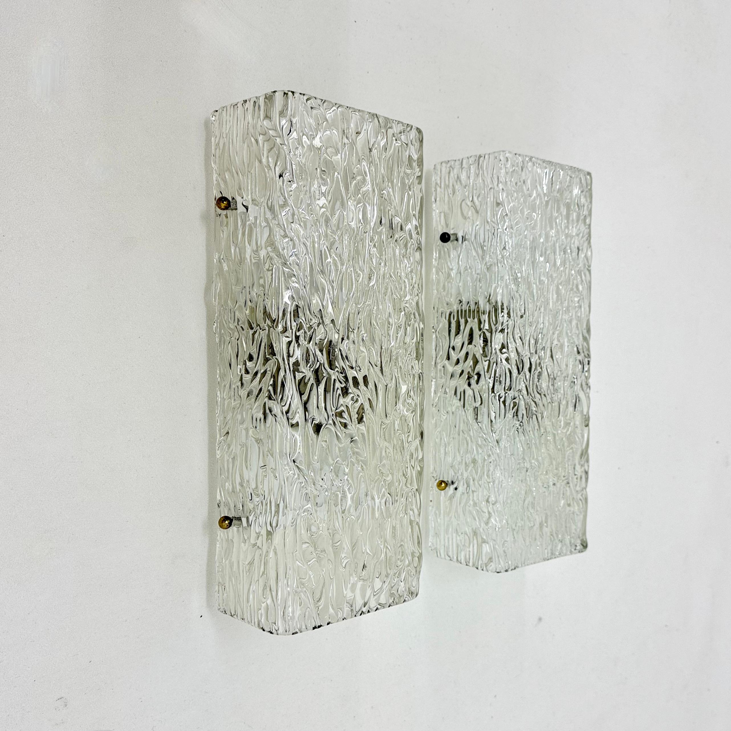 Pareja de grandes apliques austriacos de Murano de mediados de siglo 