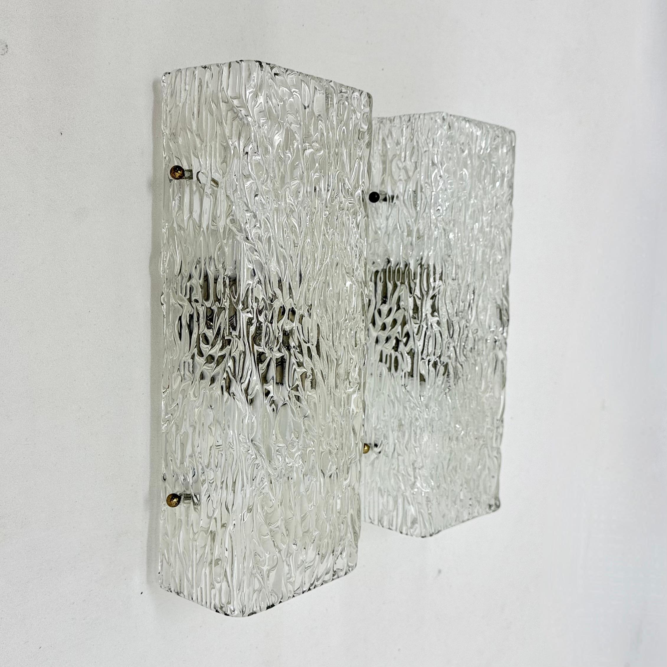 Pareja de grandes apliques austriacos de Murano de mediados de siglo 