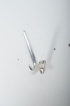 Paire de crochets muraux autrichiens en aluminium du milieu du siècle dernier