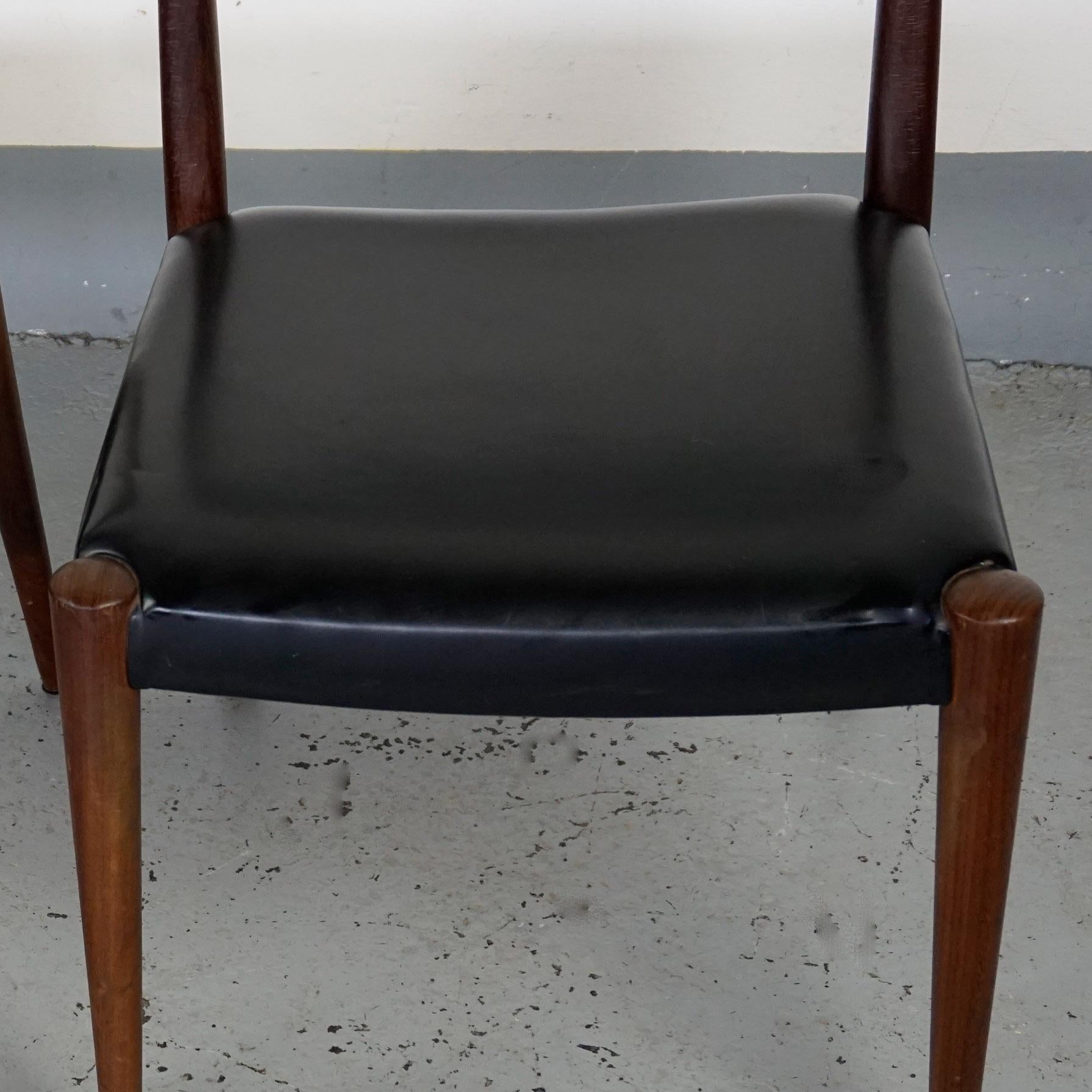 Pair of Austrian Midcentury Rosewood Dining Chairs by Anna Lülja Praun For Sale 1