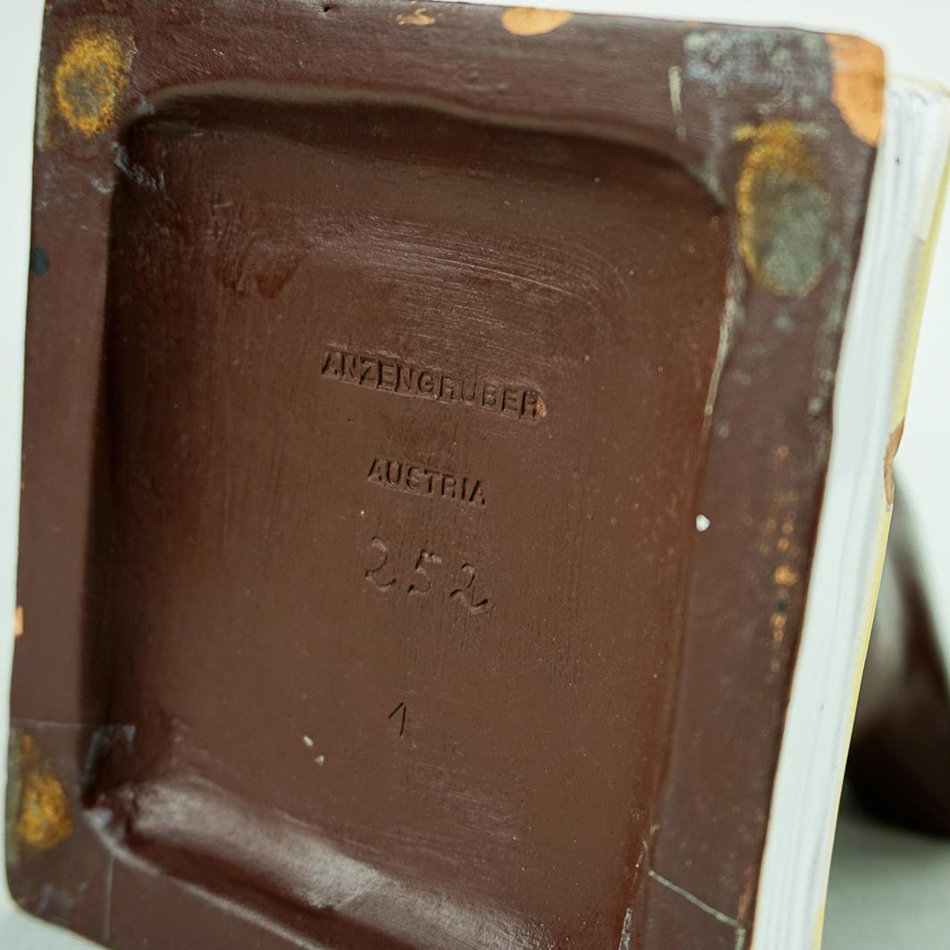 Ein Paar österreichische braune glasierte Keramik-Bär-Buchstützen aus der Mitte des Jahrhunderts von Anzengruber 2
