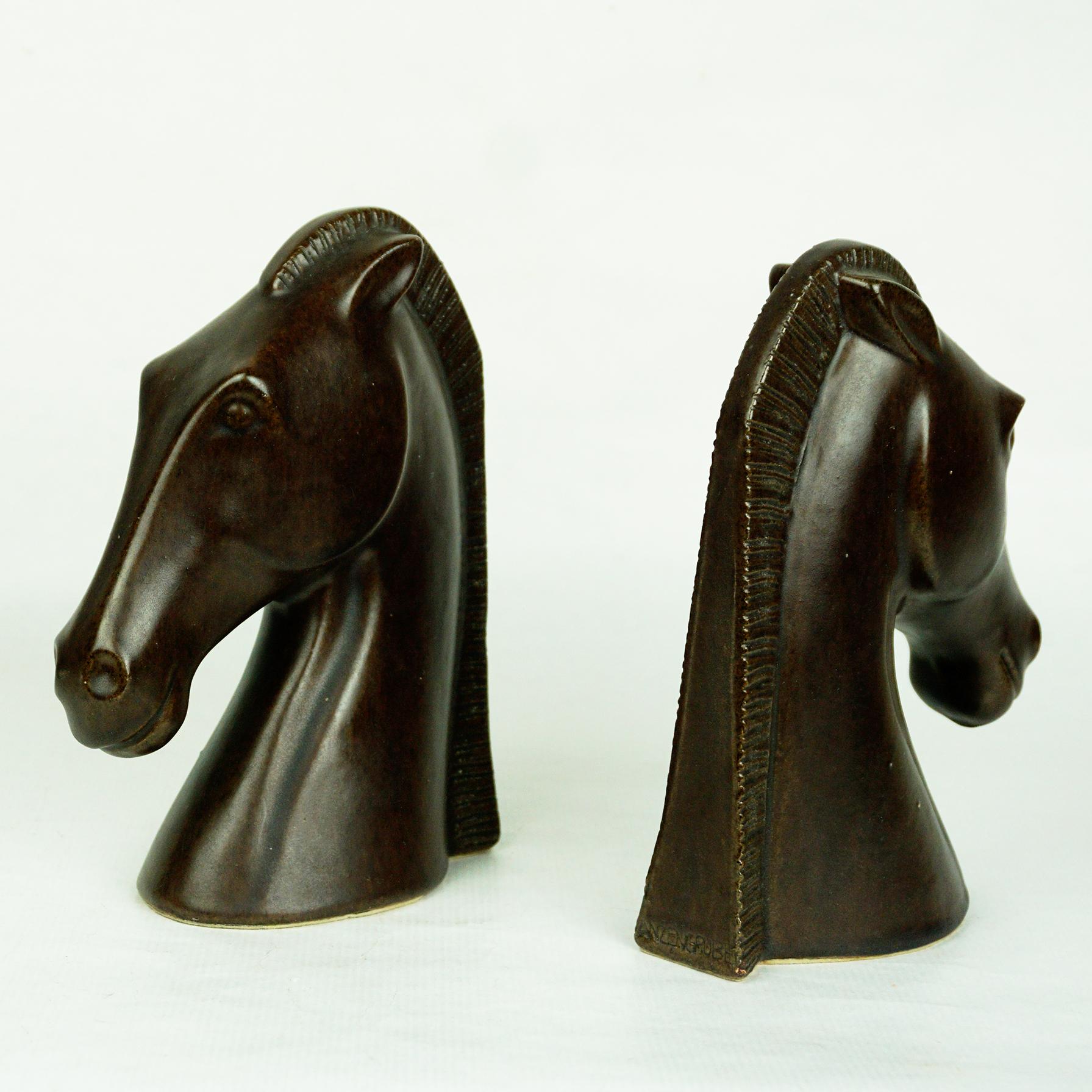 Pair of Austrian Midcentury Brown Glazed Ceramic Horse Book Ends by Anzengruber In Good Condition In Vienna, AT
