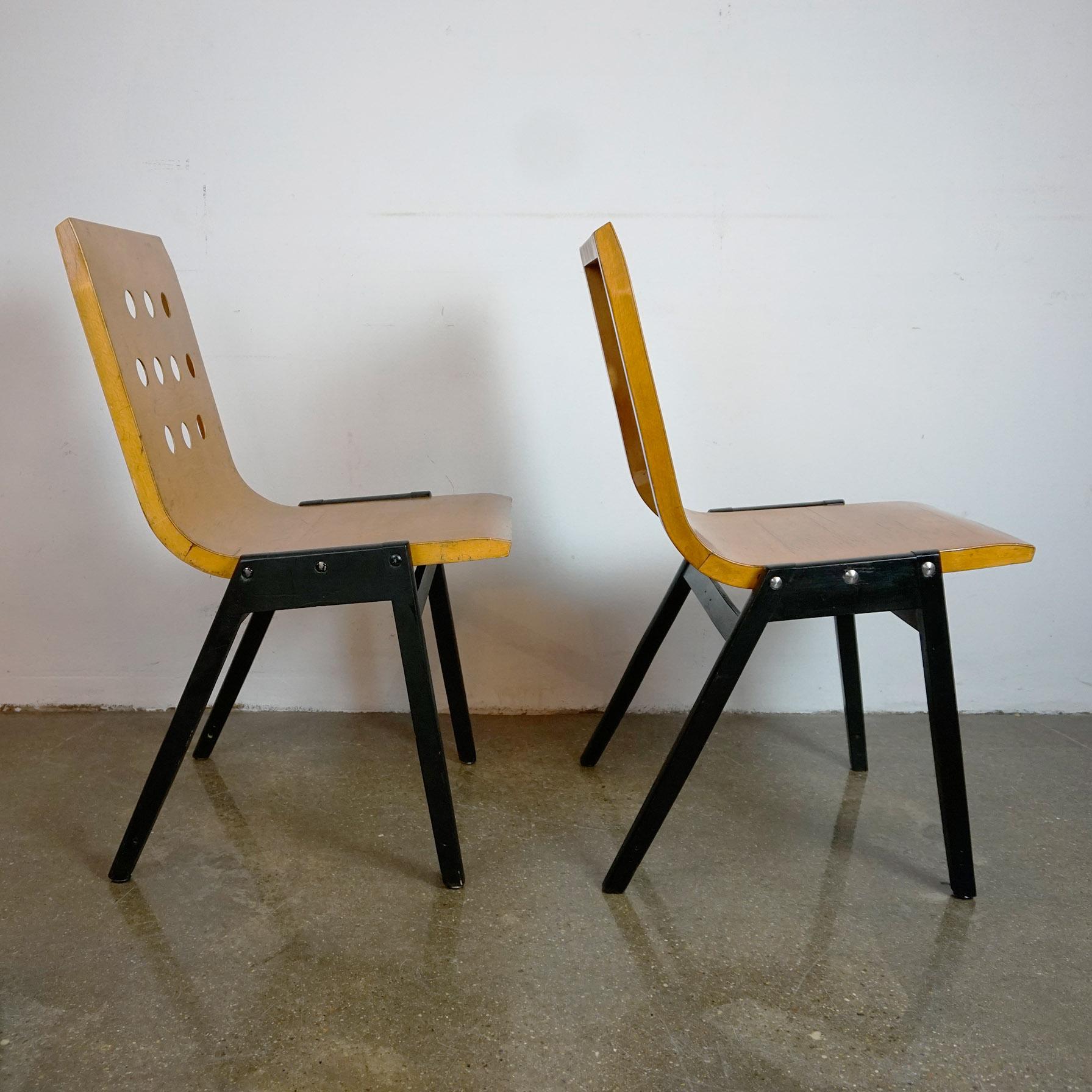 Pair of Austrian Midcentury Roland Rainer Beech Stacking Chairs In Good Condition In Vienna, AT